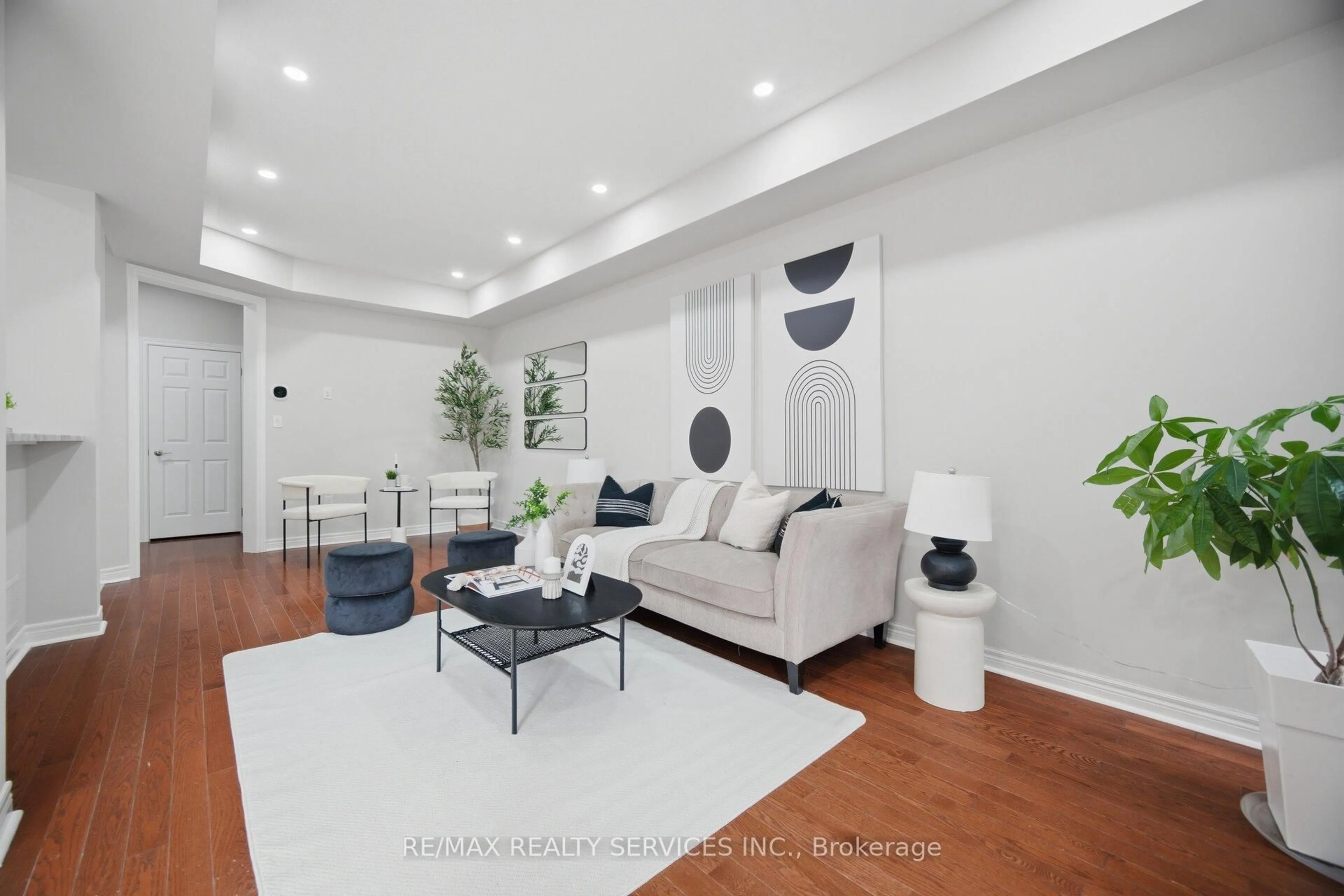 Living room with furniture, unknown for 21 Waterville Way, Caledon Ontario L7C 3P8