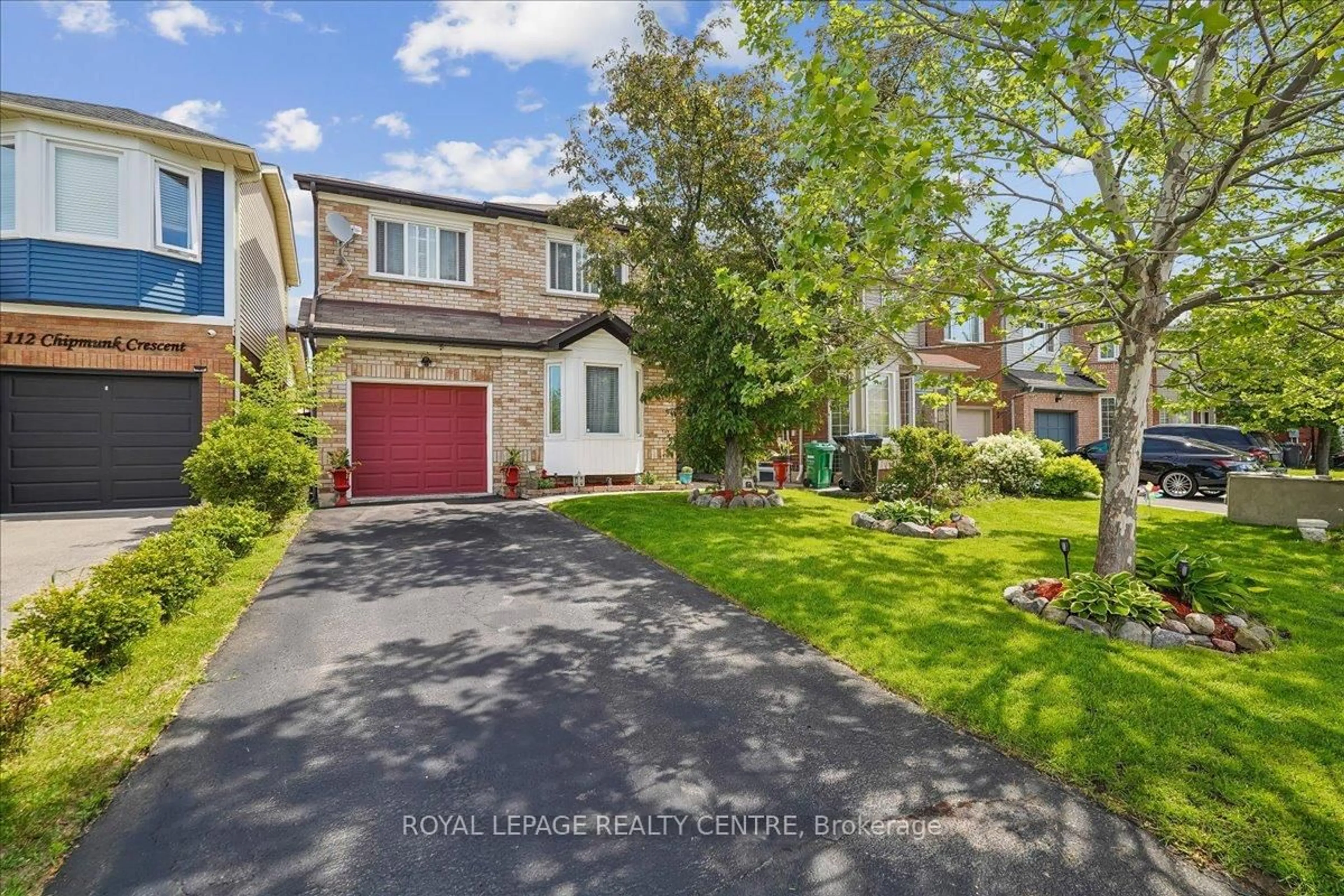 A pic from outside/outdoor area/front of a property/back of a property/a pic from drone, street for 116 Chipmunk Cres, Brampton Ontario L6R 1B4