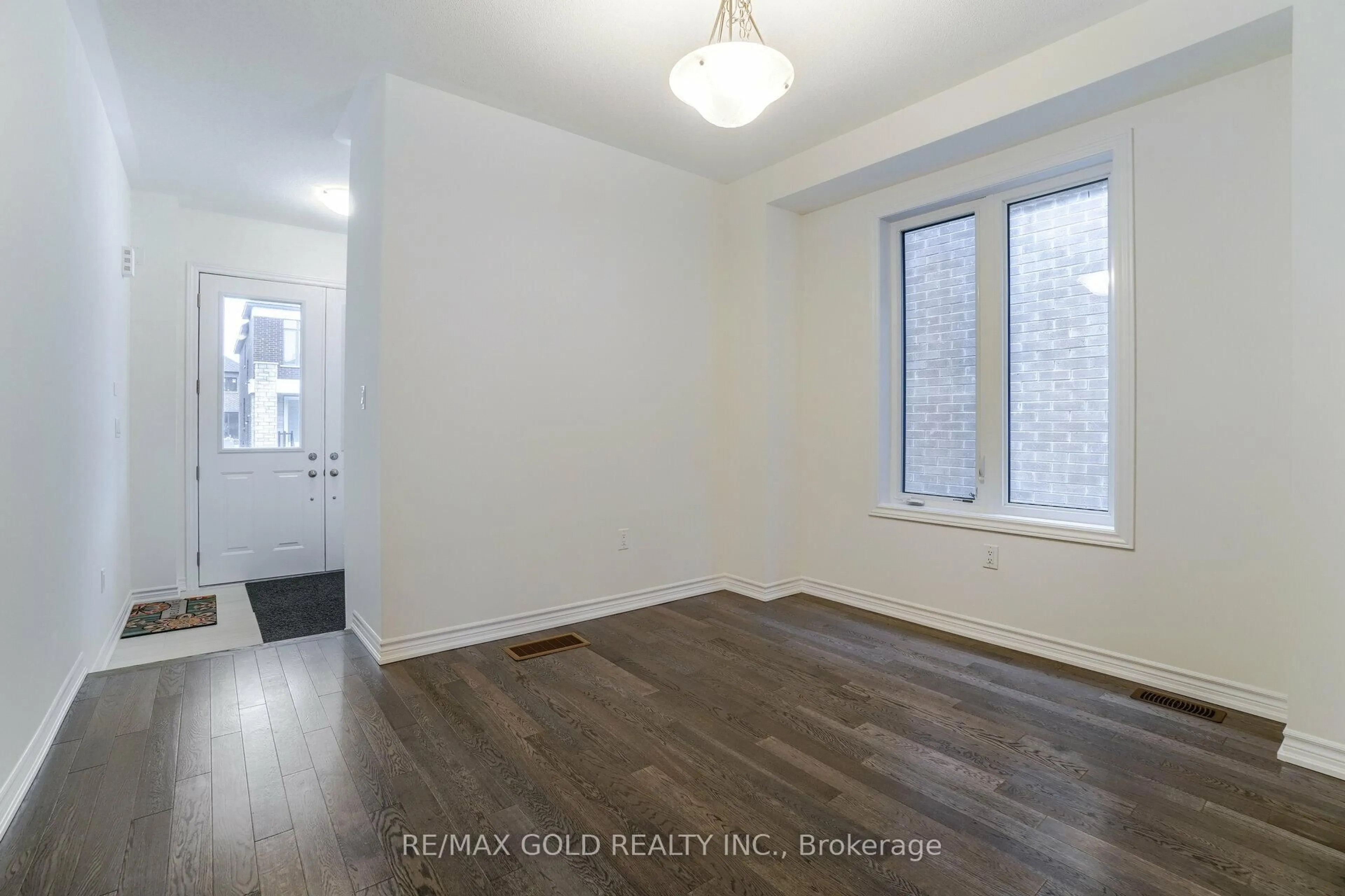 A pic of a room for 26 Del Grappa St, Caledon Ontario L7C 4L1