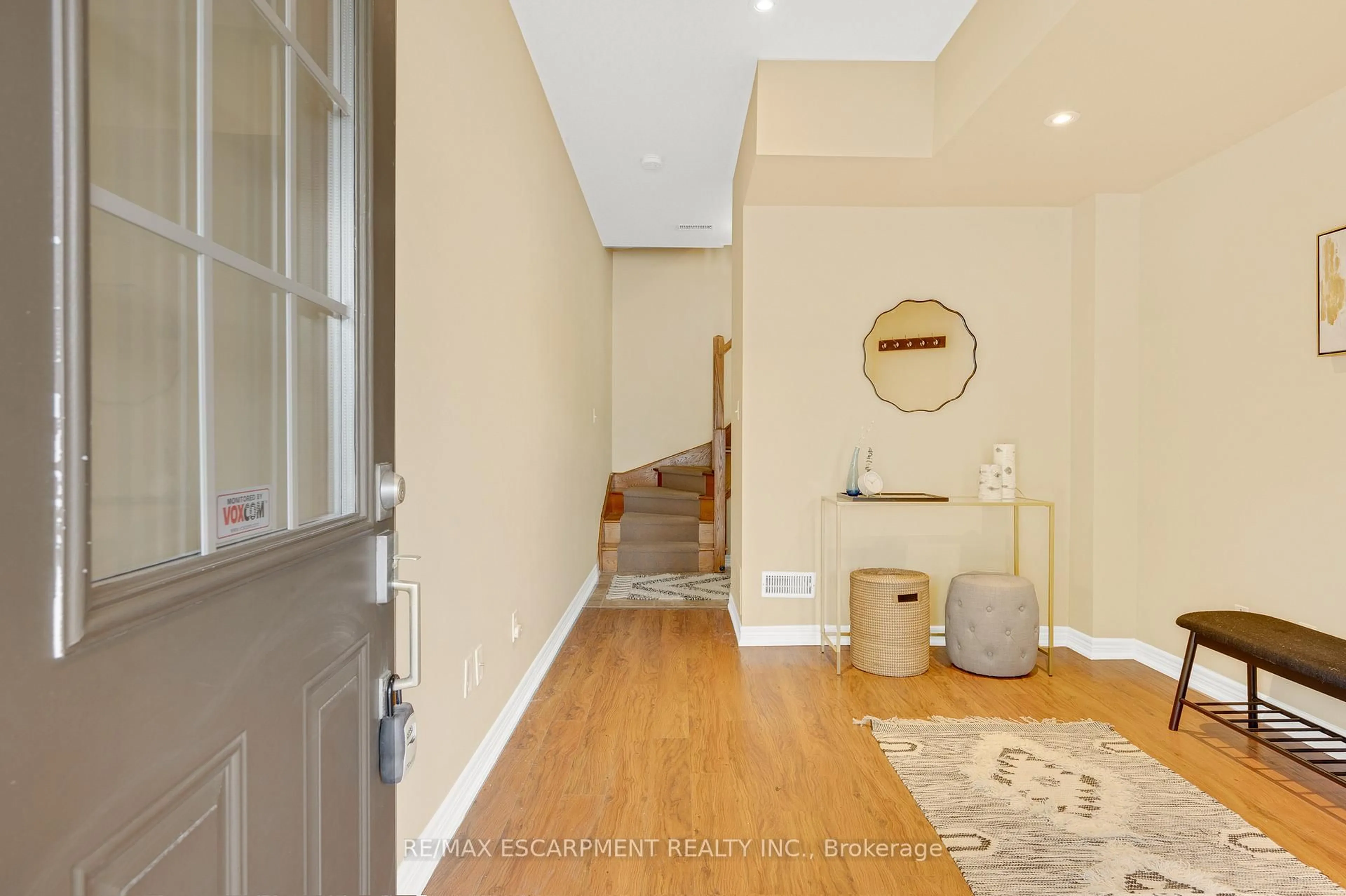Indoor entryway for 628 Brain Common, Burlington Ontario L7L 0E3