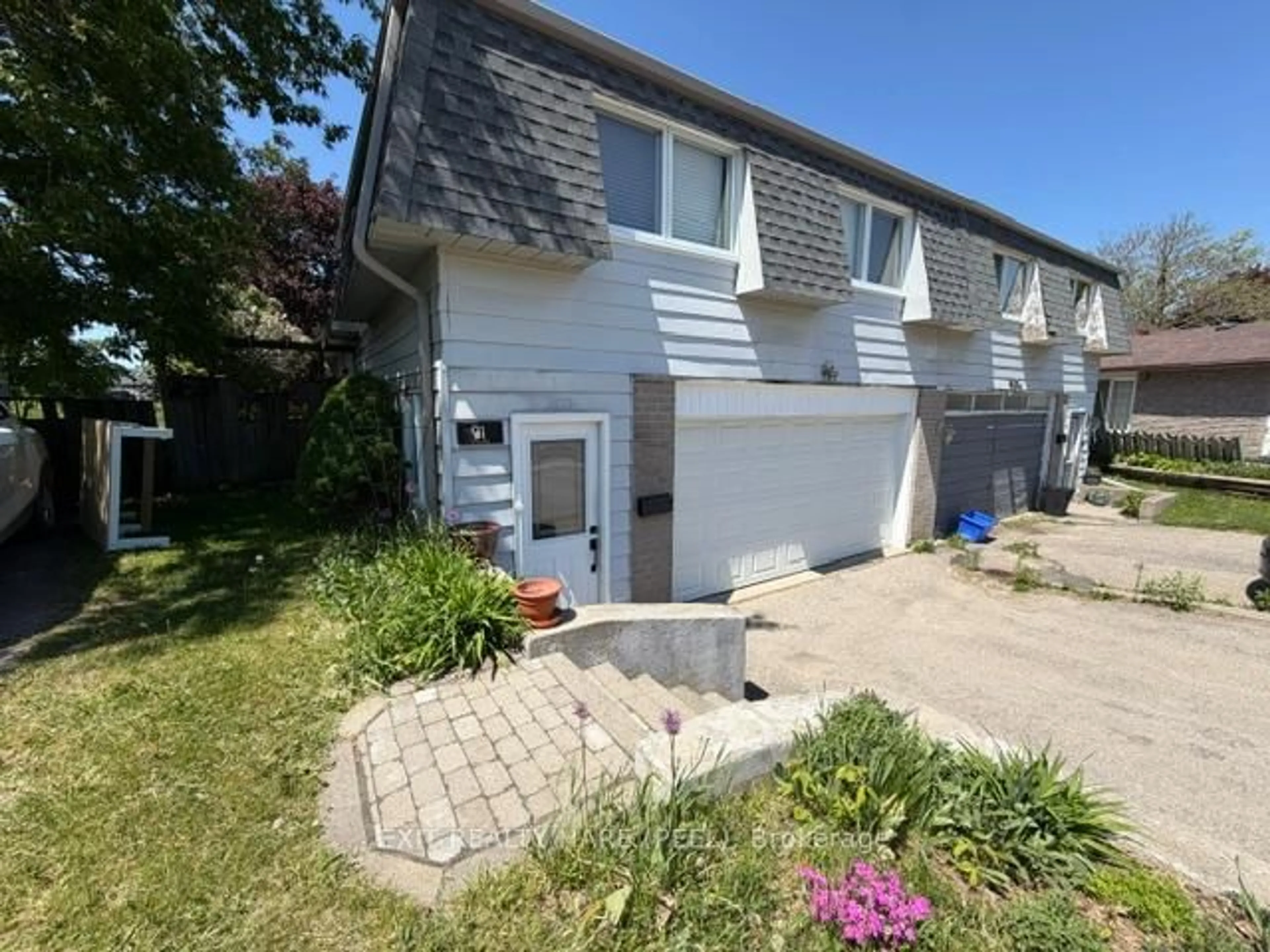 A pic from outside/outdoor area/front of a property/back of a property/a pic from drone, street for 91 Burbank Cres, Orangeville Ontario L9W 3E6