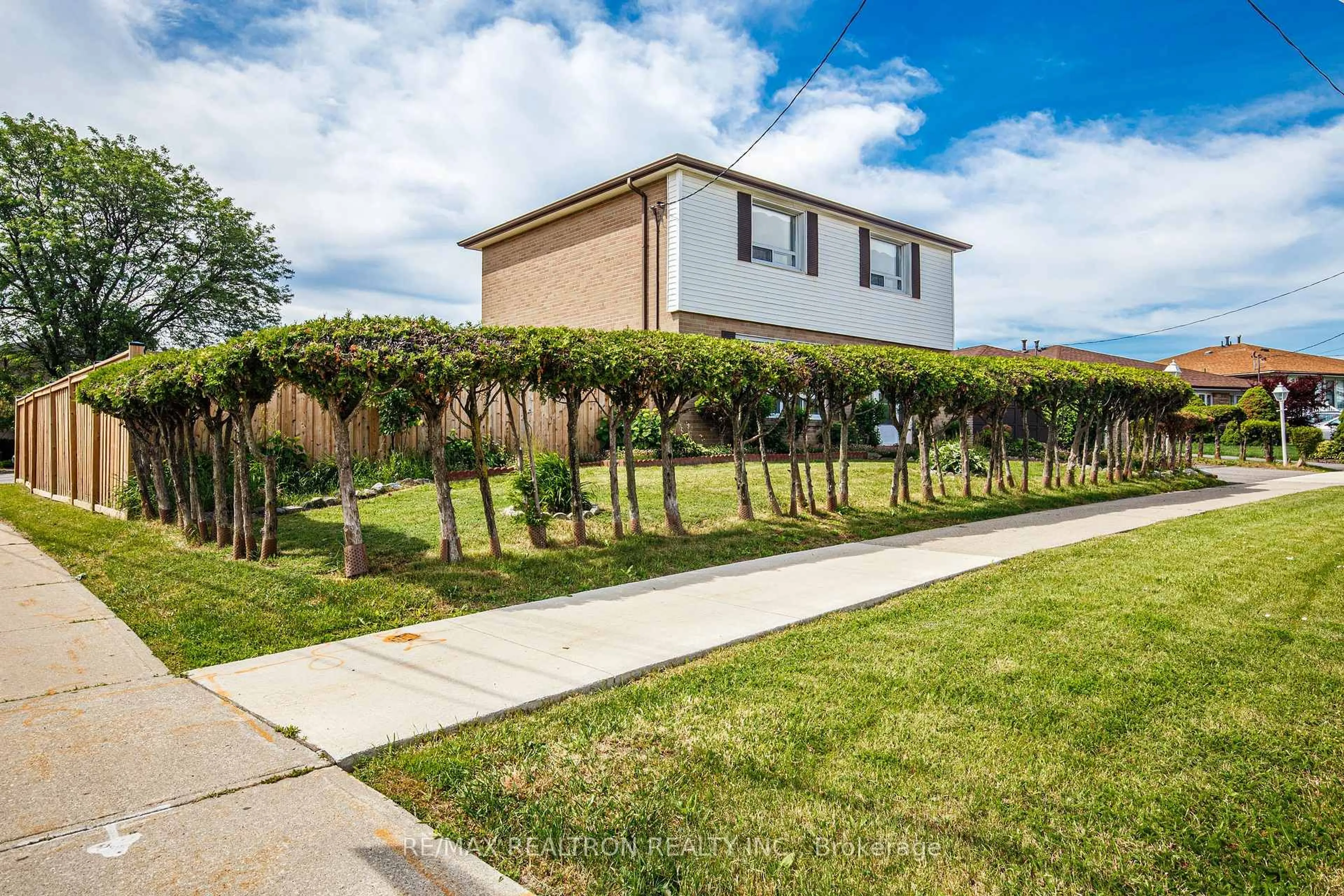 Unknown for 62 Hullmar Dr, Toronto Ontario M3N 2E3