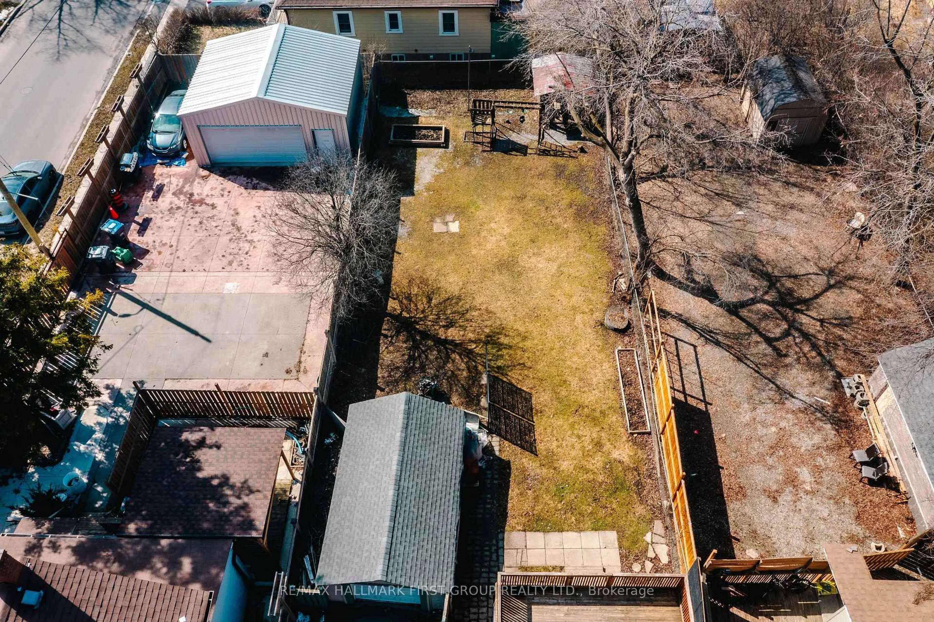 A pic from outside/outdoor area/front of a property/back of a property/a pic from drone, street for 7 Mcmurchy Ave, Brampton Ontario L6Y 1Y1