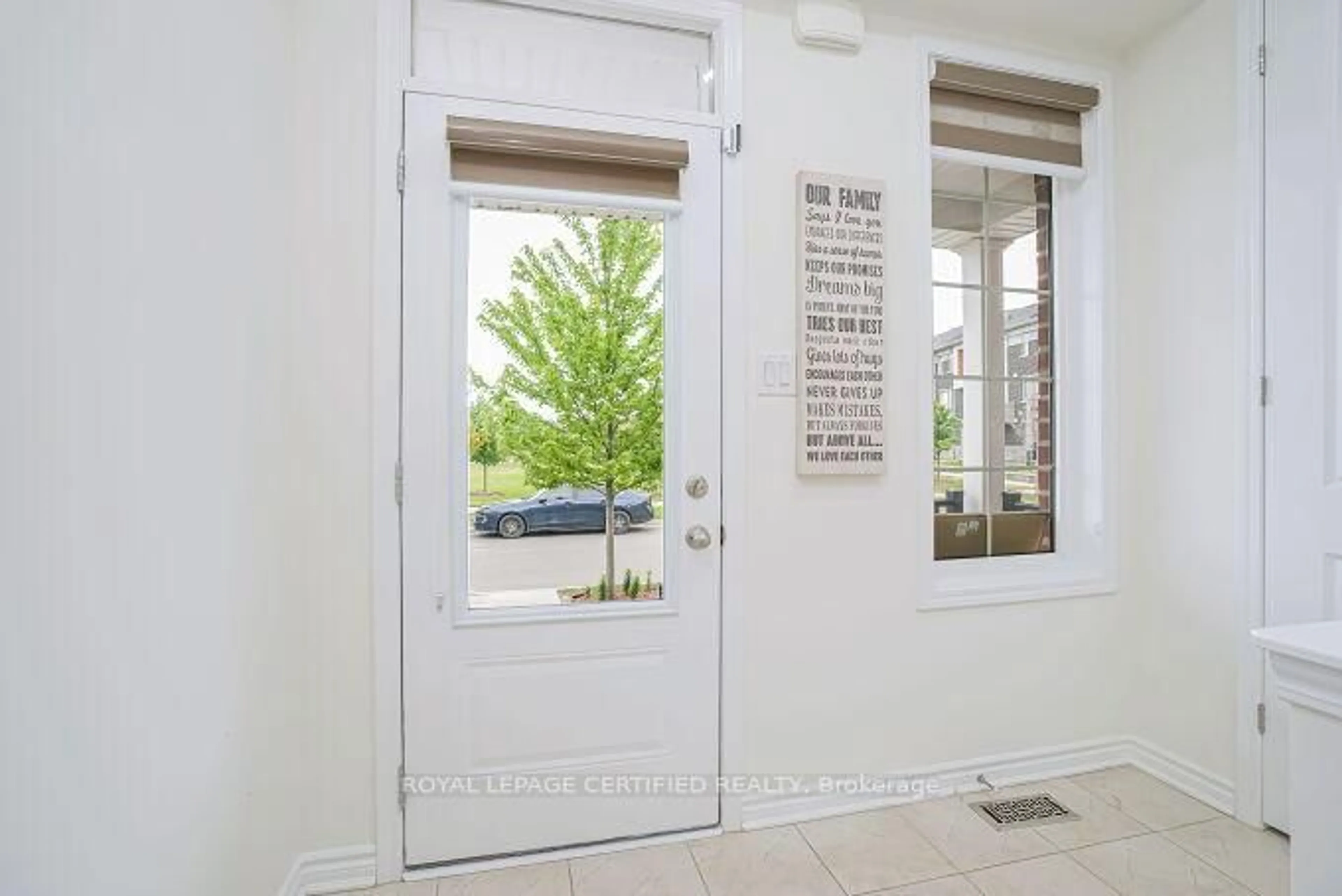 Indoor entryway for 15 Boat St, Brampton Ontario L7A 5C9