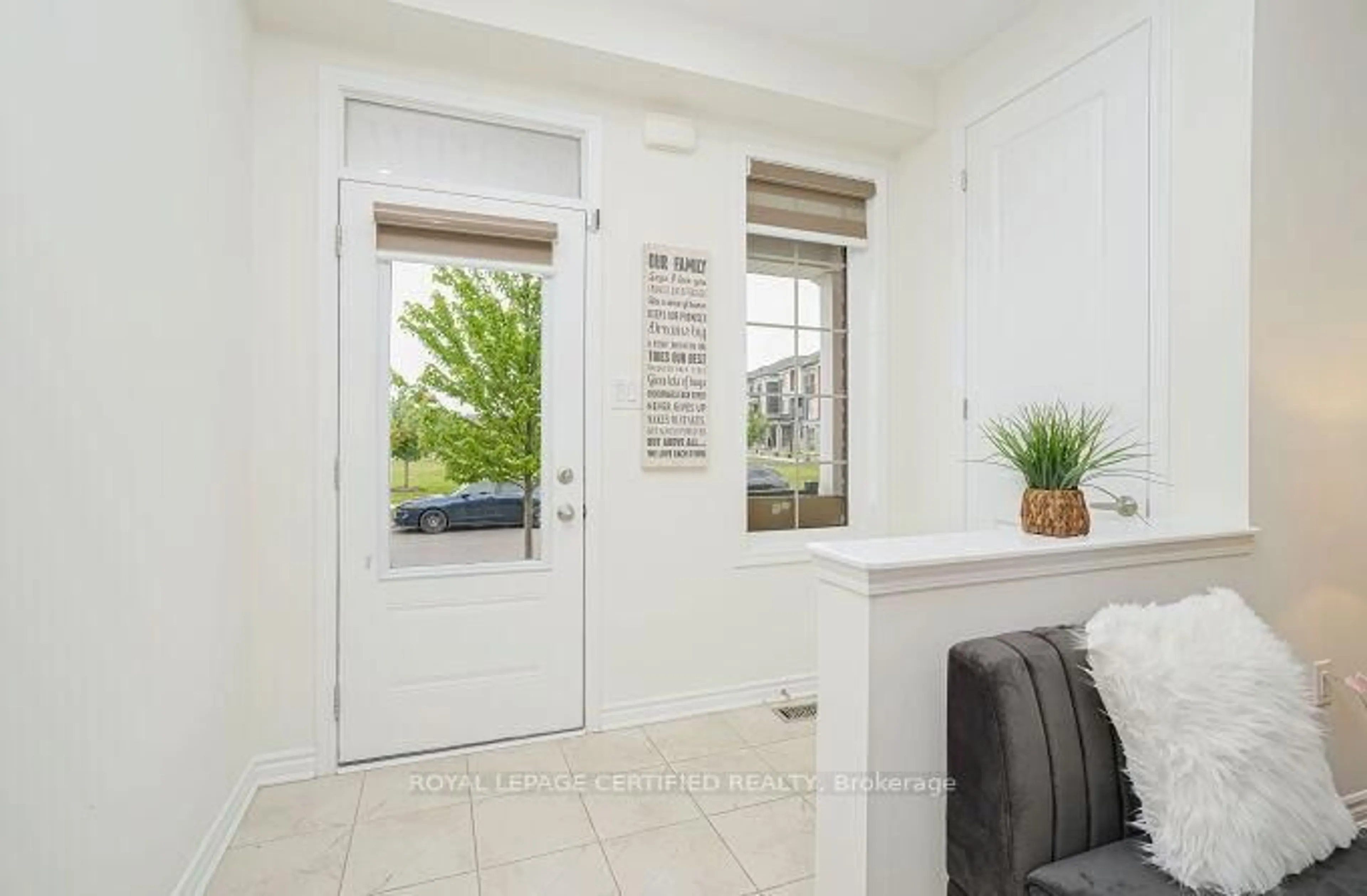 Indoor entryway for 15 Boat St, Brampton Ontario L7A 5C9