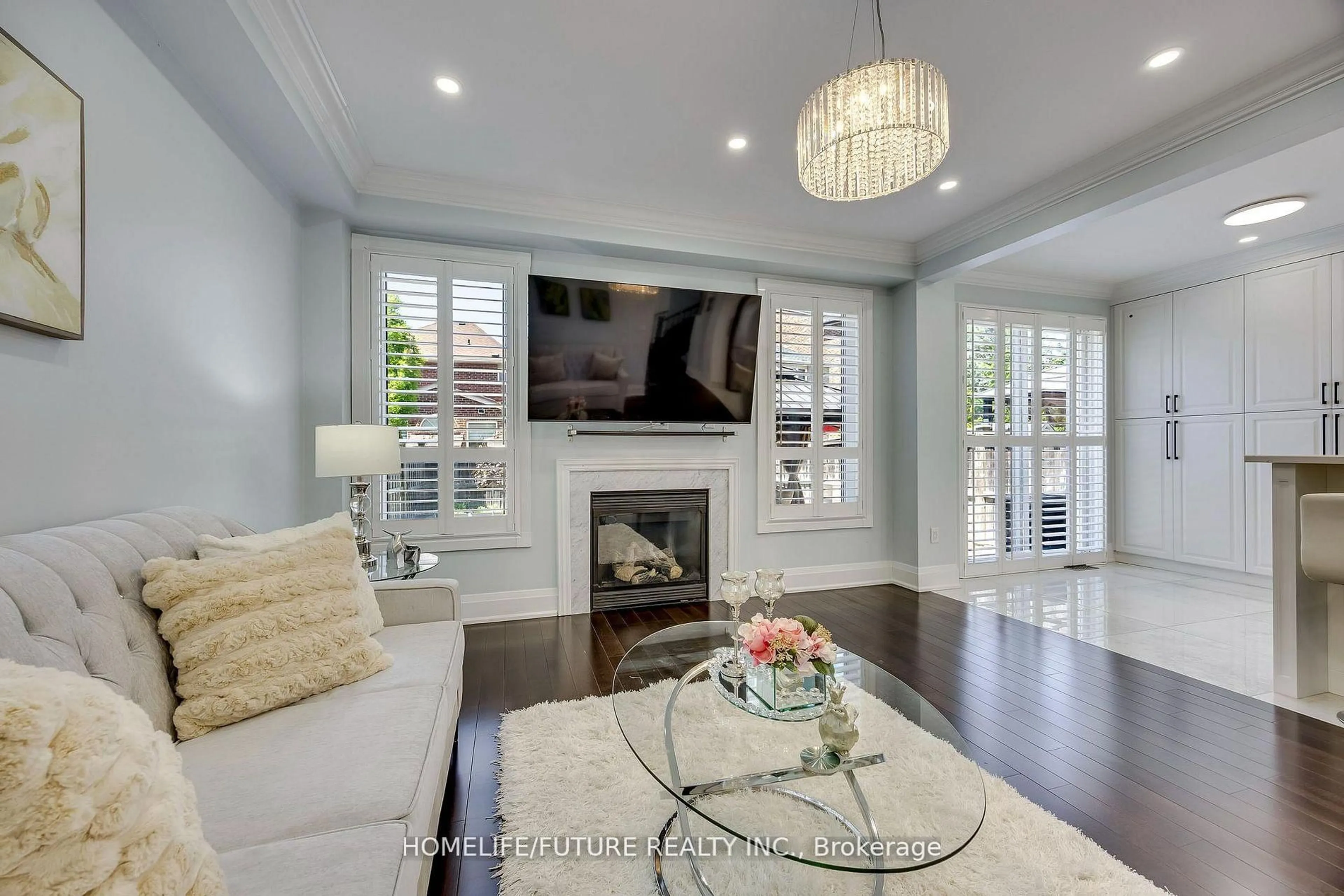 Living room with furniture, unknown for 3081 Mission Hill Dr, Mississauga Ontario L5M 0B8