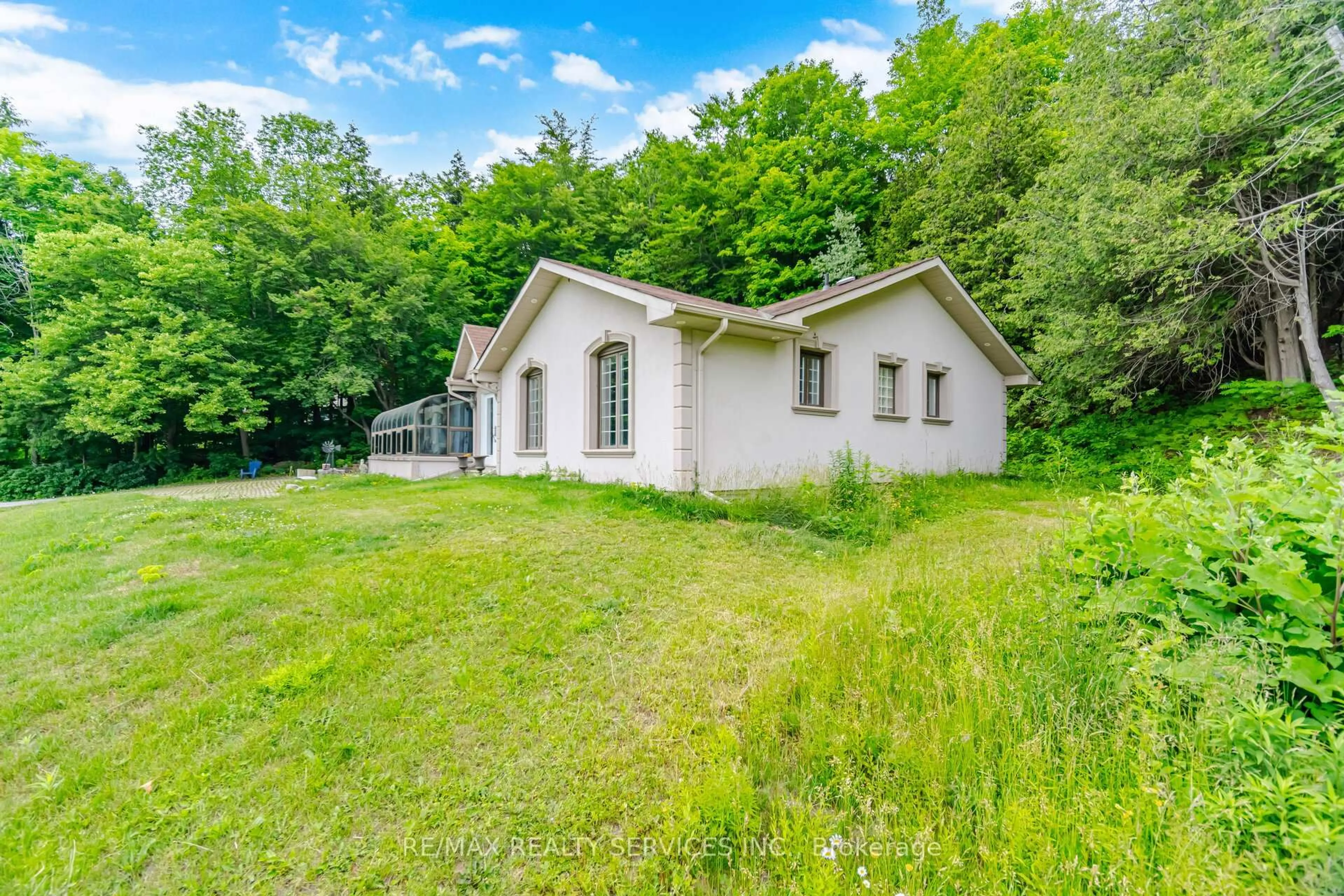 Shed for 685 King St, Caledon Ontario L7C 0S4