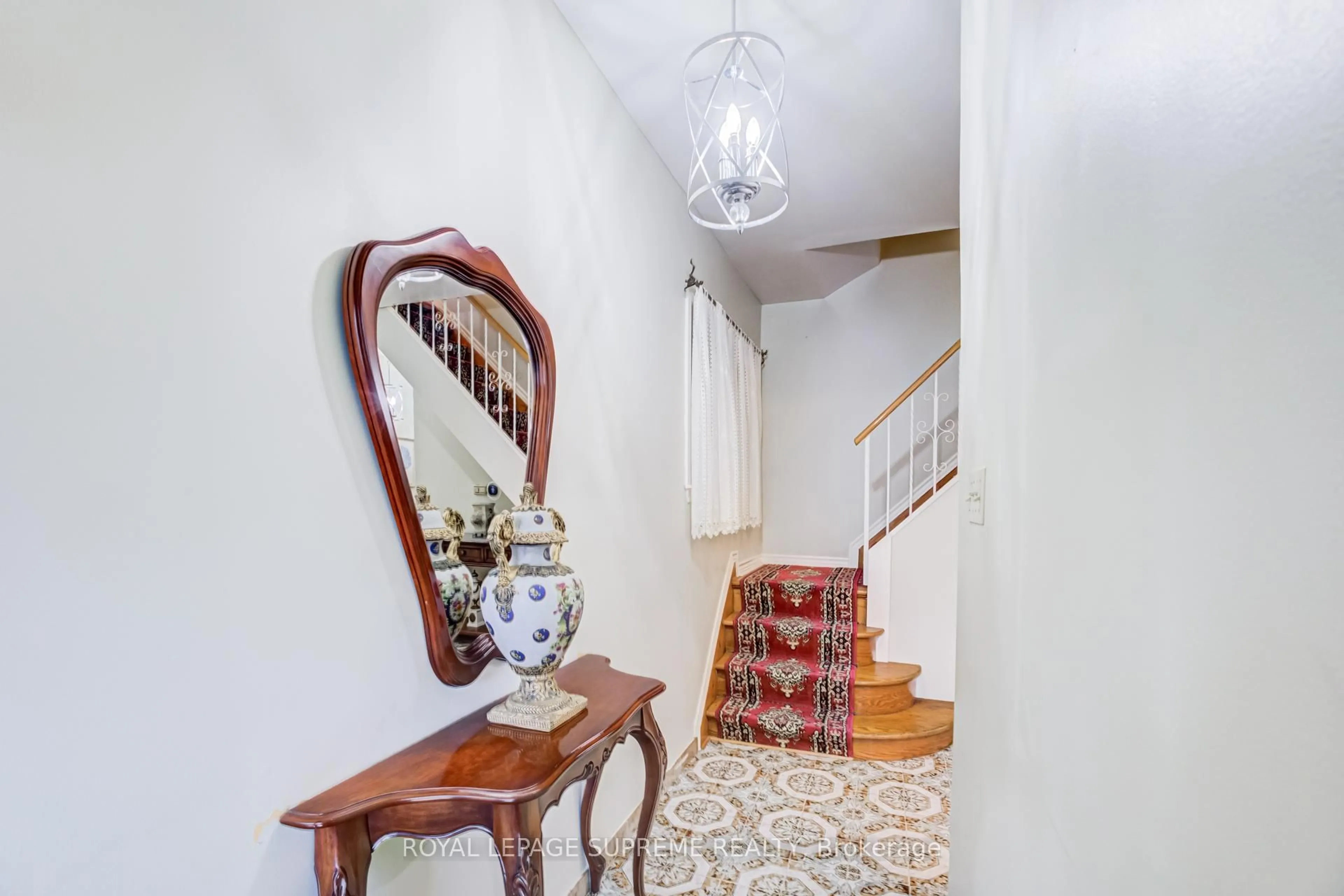 Indoor foyer for 83 Lappin Ave, Toronto Ontario M6H 1Y3