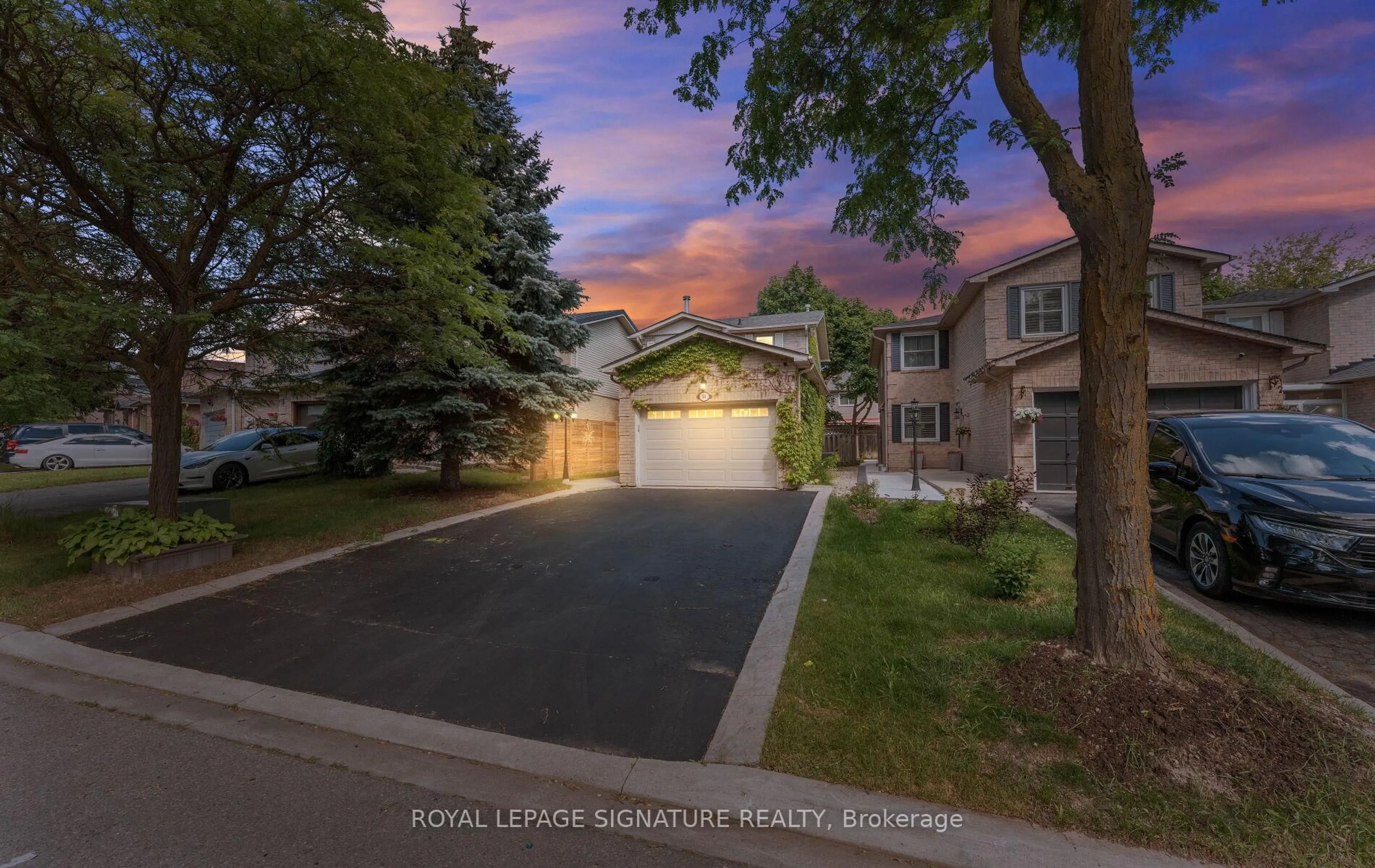 A pic from outside/outdoor area/front of a property/back of a property/a pic from drone, street for 48 Steven Crt, Brampton Ontario L6Z 3A6