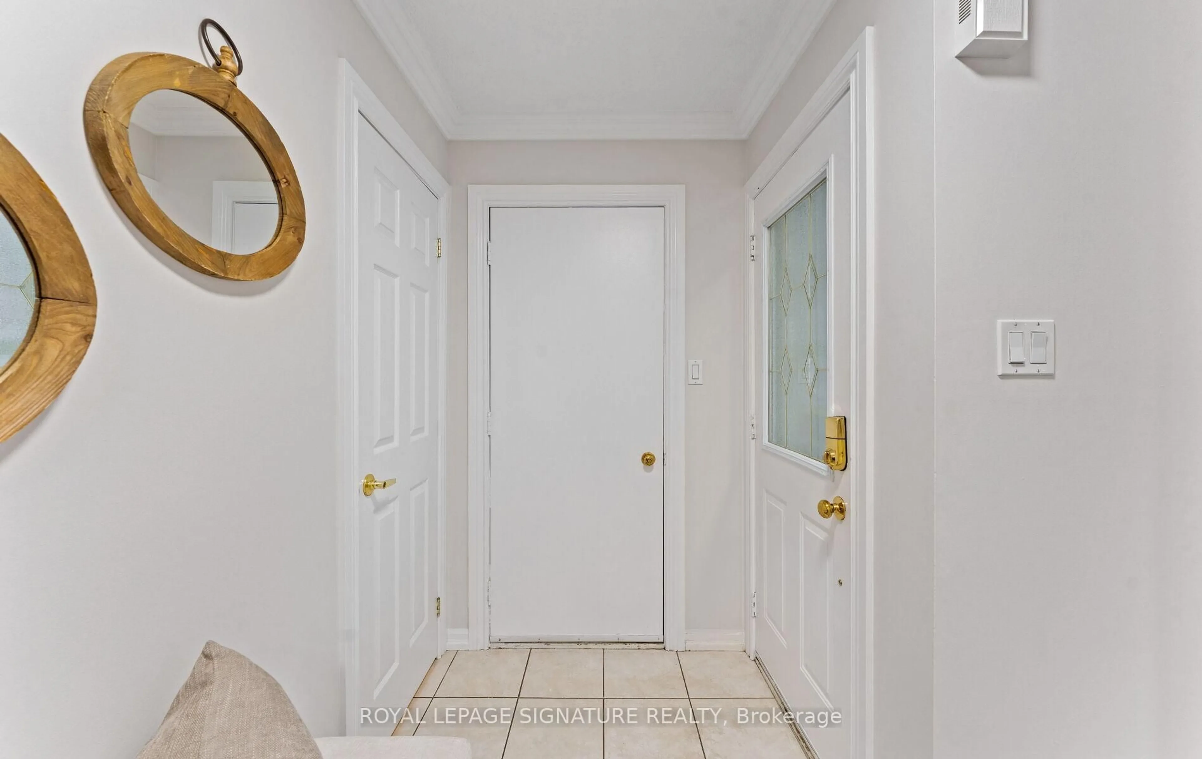 Indoor entryway for 48 Steven Crt, Brampton Ontario L6Z 3A6