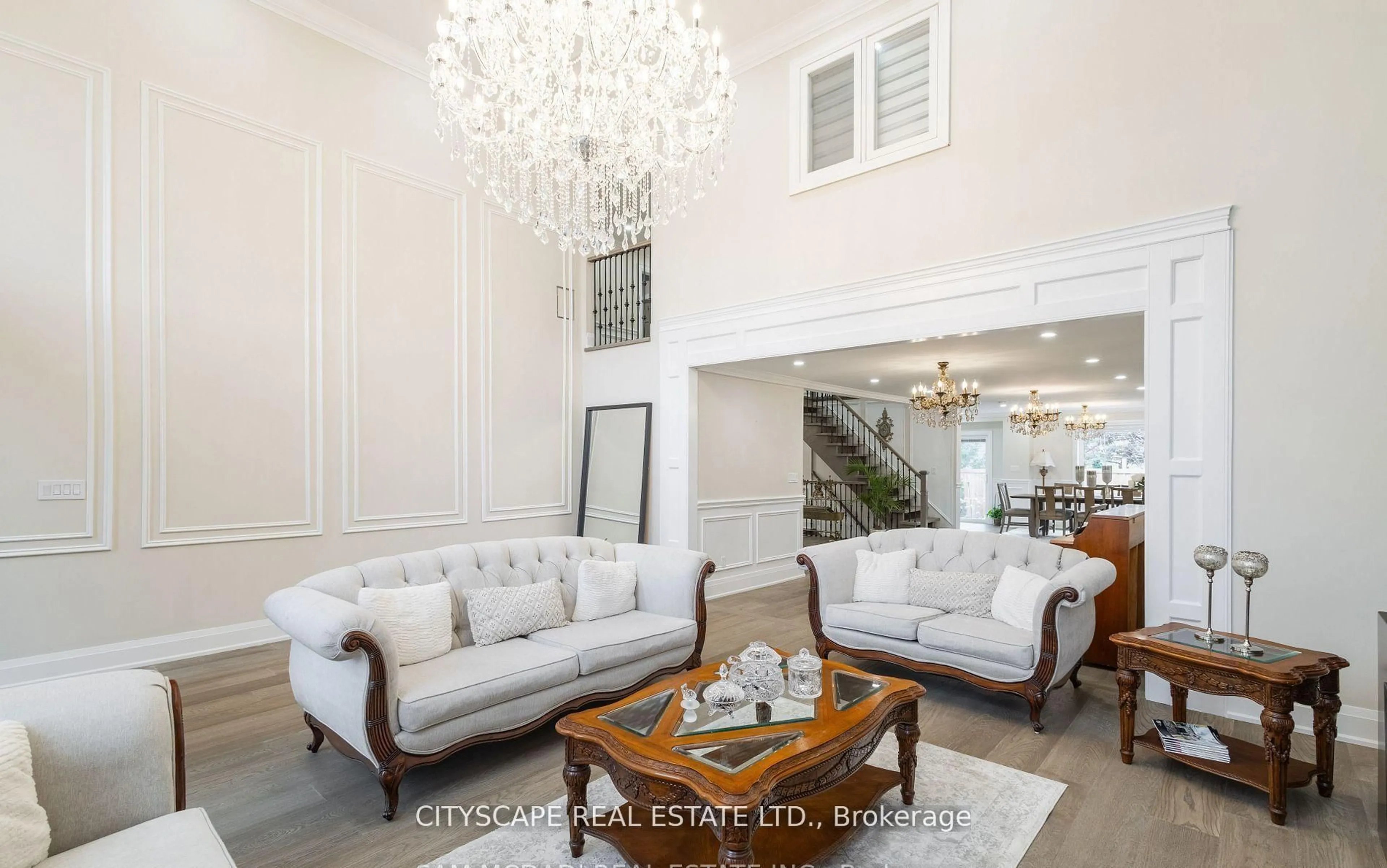 Living room with furniture, unknown for 1270 Saginaw Cres, Mississauga Ontario L5H 4B8