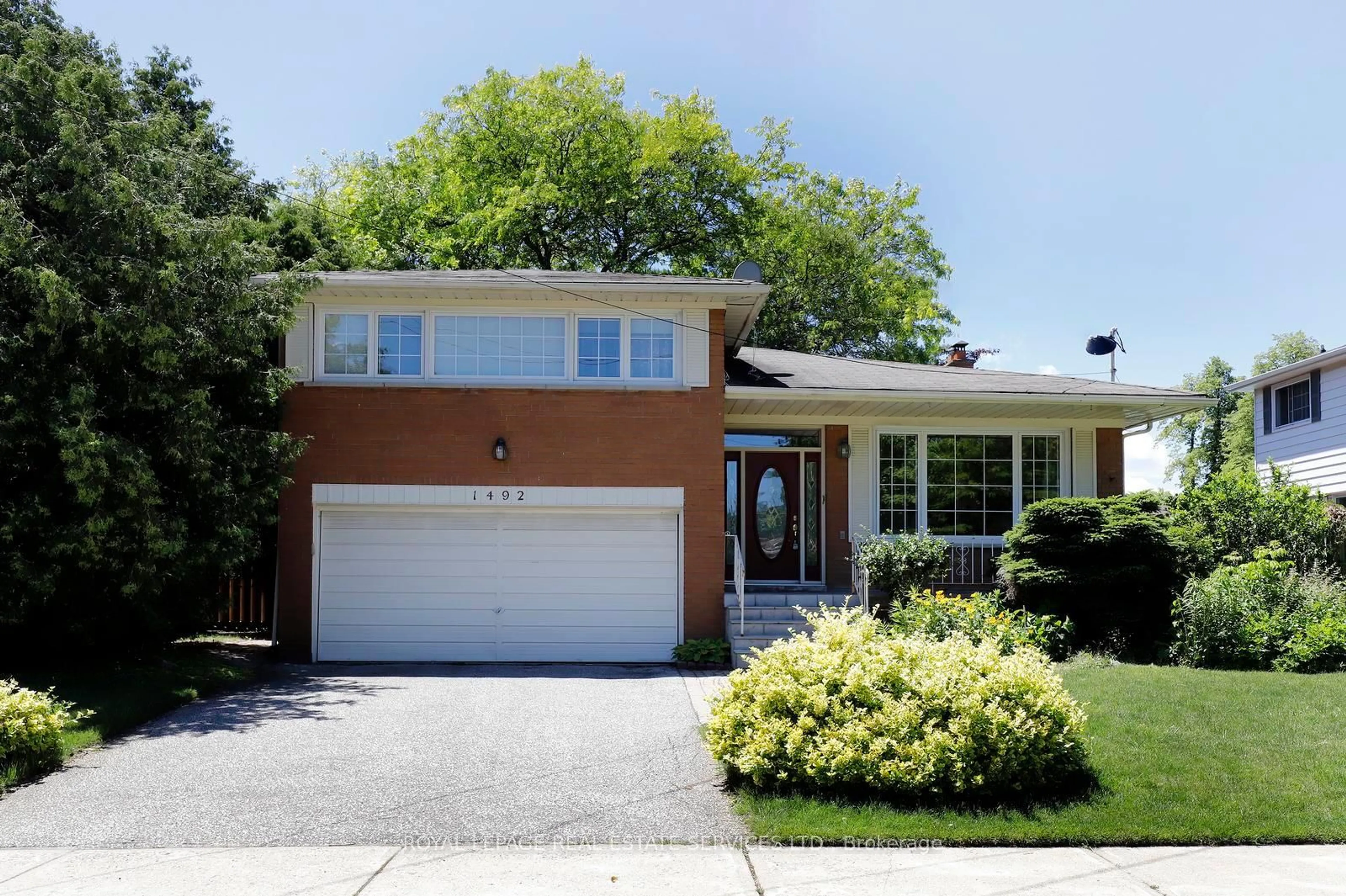 Home with brick exterior material, street for 1492 Hillgrove Rd, Mississauga Ontario L5J 3M1