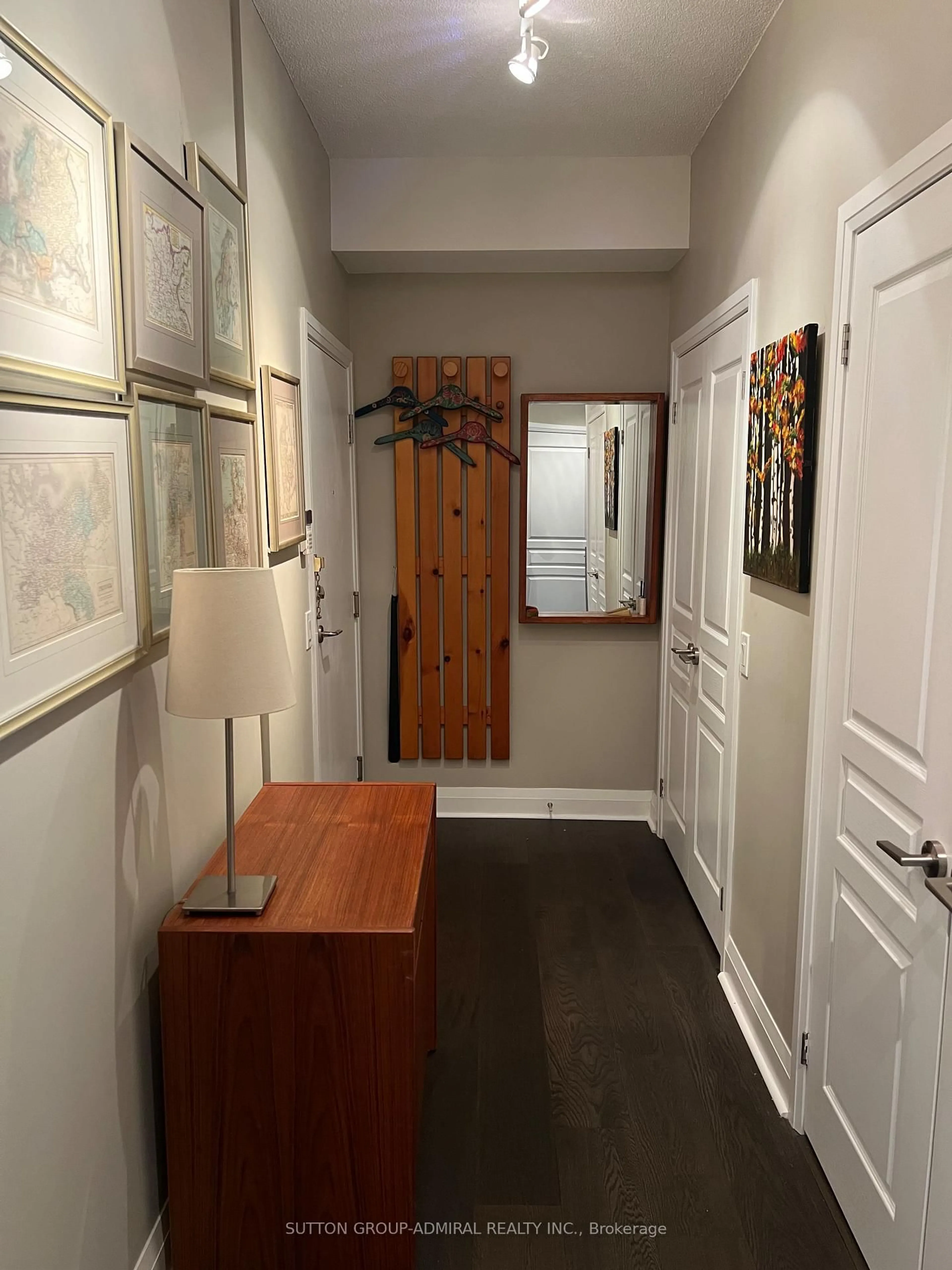 Indoor entryway for 1 Hurontario St #1108, Mississauga Ontario L5G 0A3