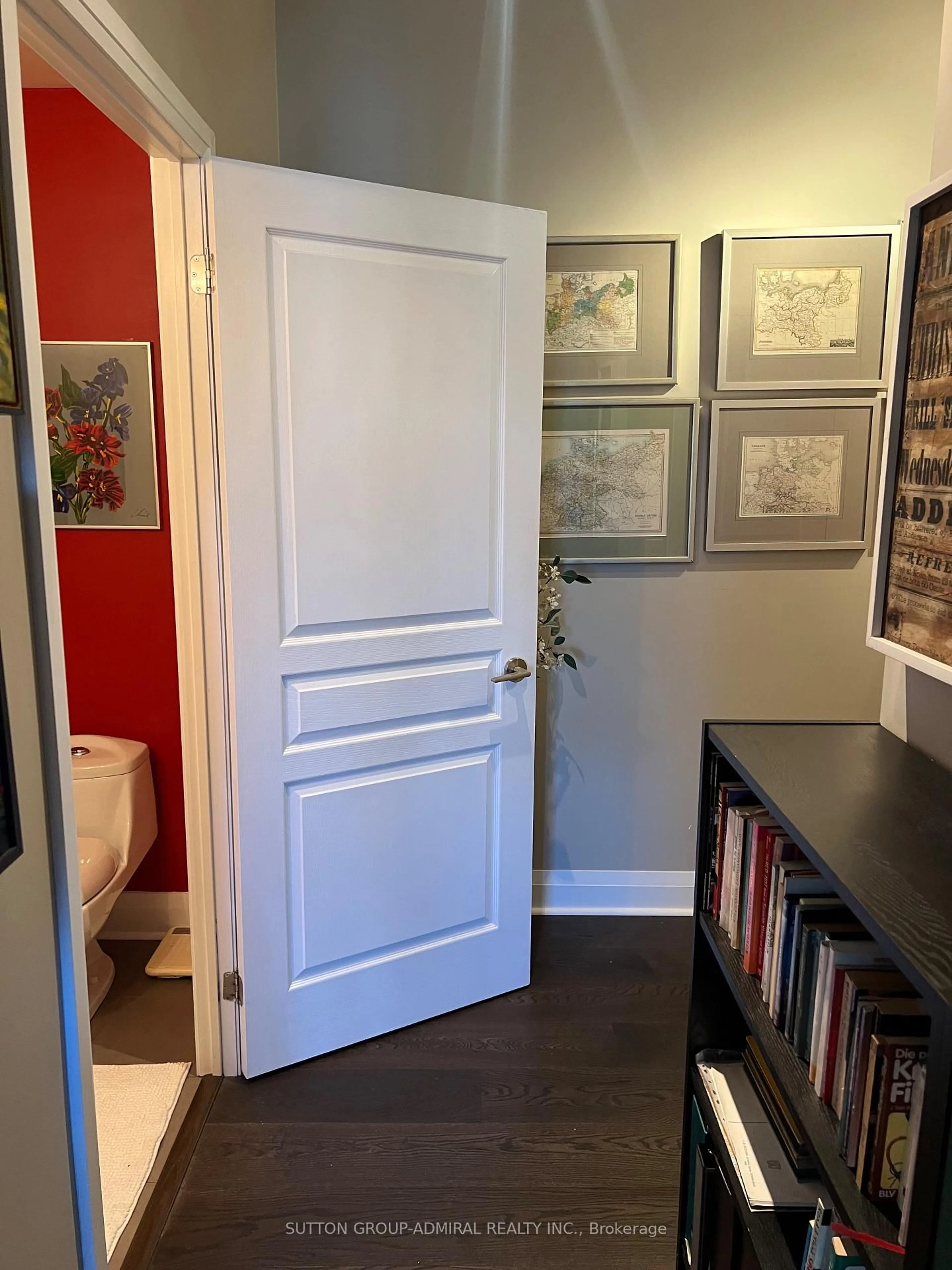 Indoor entryway for 1 Hurontario St #1108, Mississauga Ontario L5G 0A3