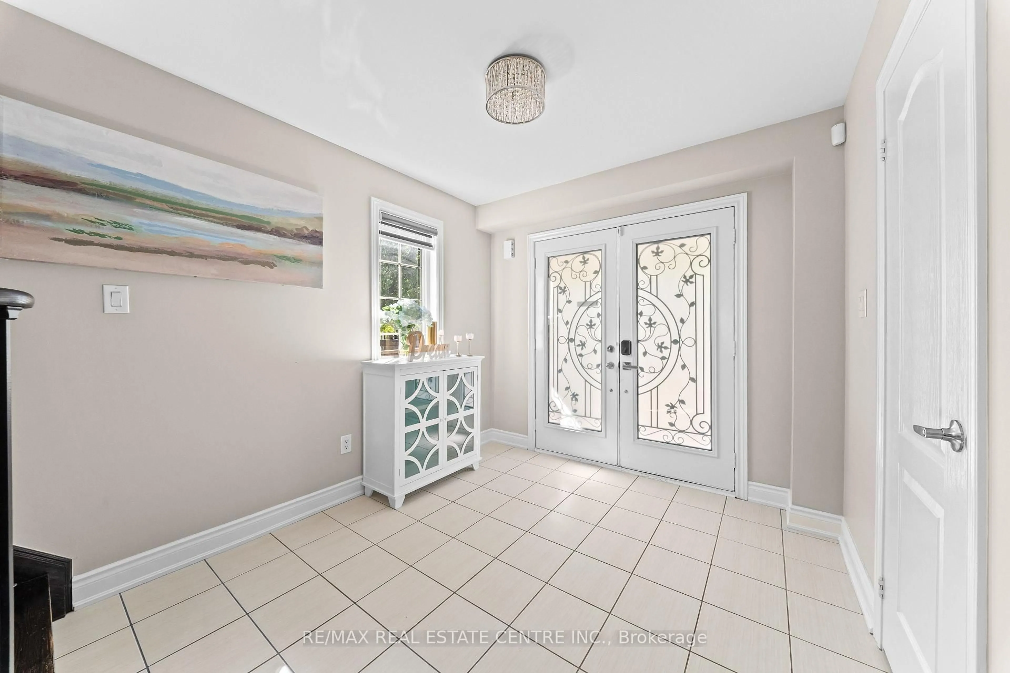 Indoor entryway for 39 Beachville Circ, Brampton Ontario L6X 0V2