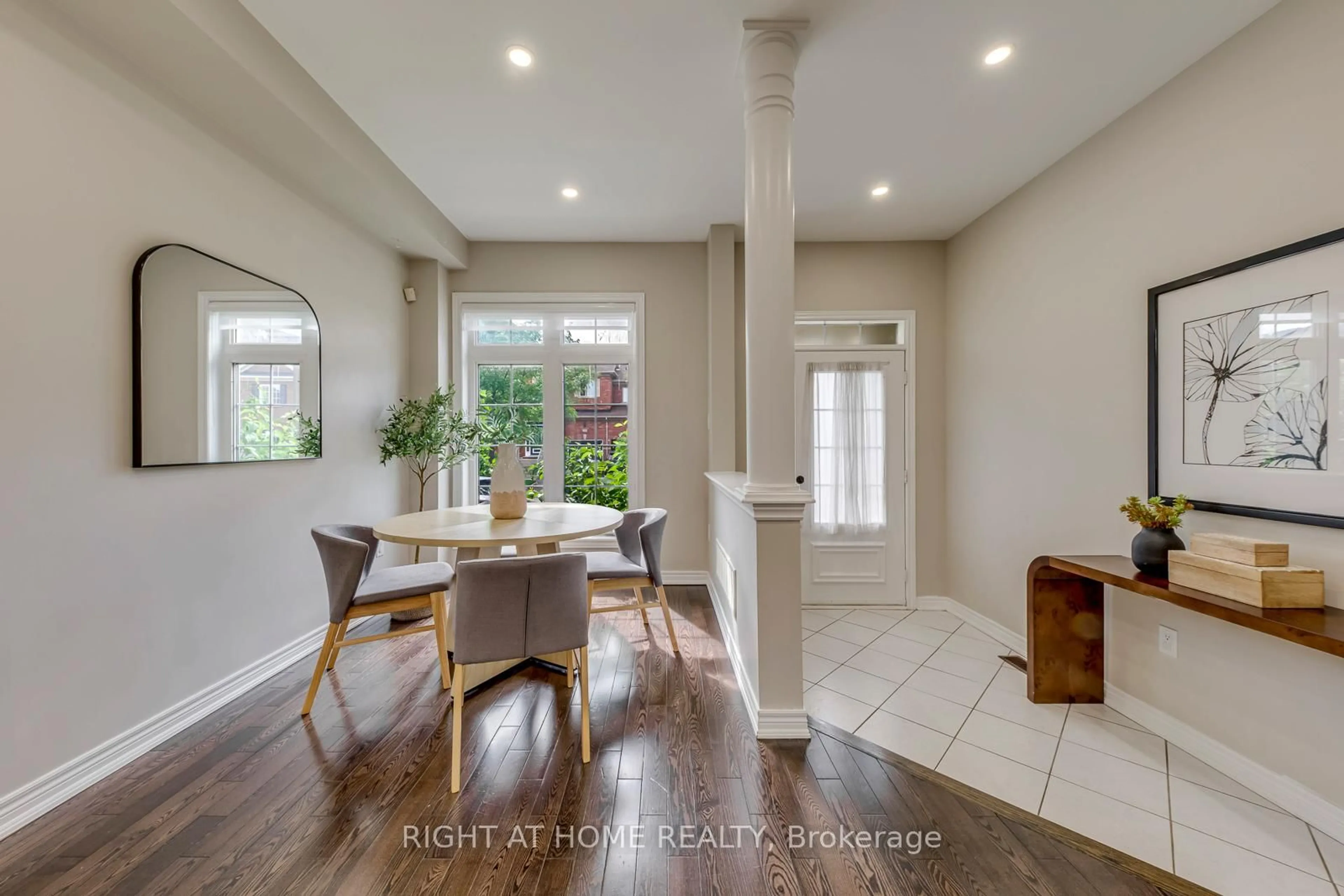 Dining room, unknown for 135 Holmes Cres, Milton Ontario L9T 0V9