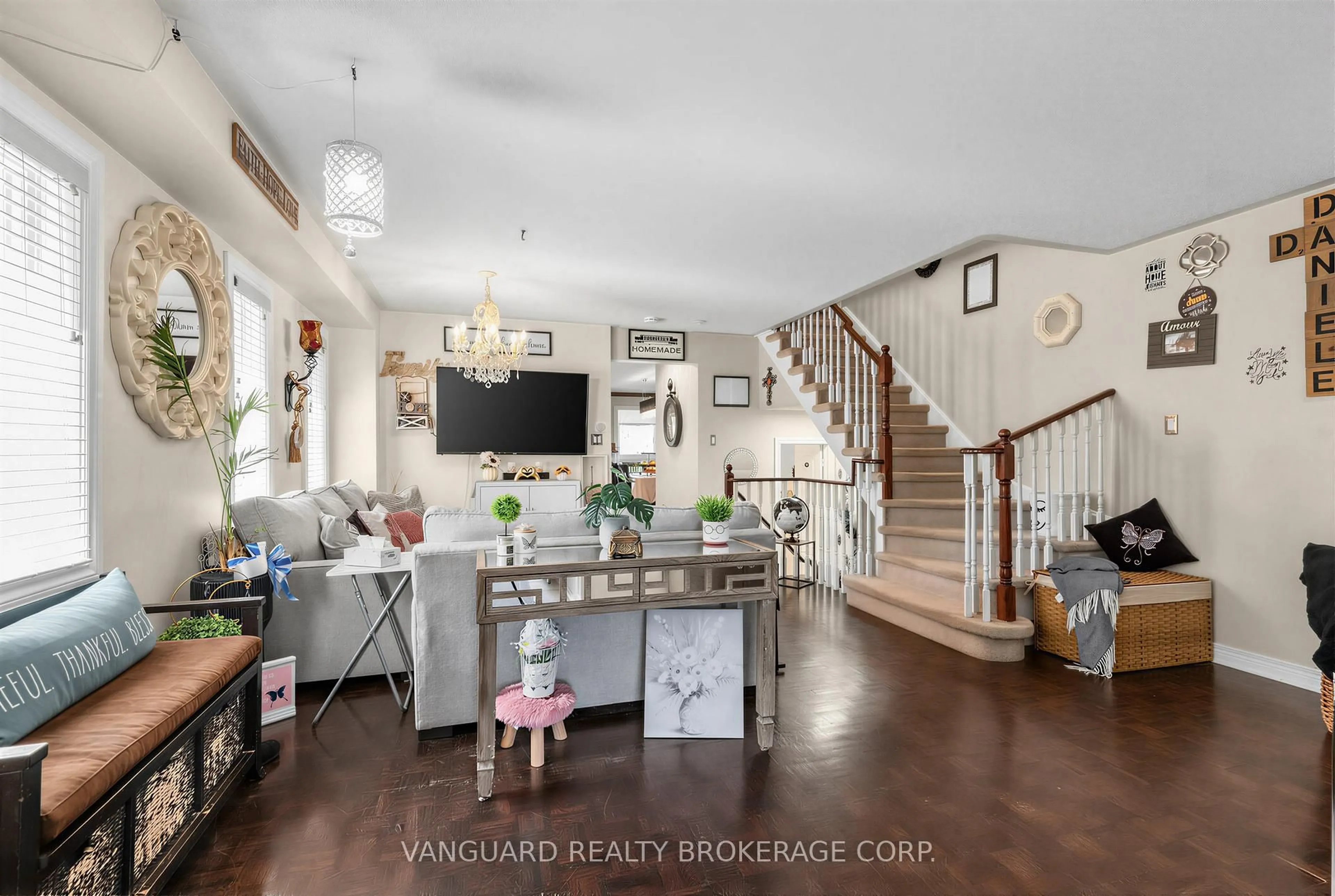 Open concept kitchen, unknown for 111 Grapevine Rd, Caledon Ontario L7E 2M6