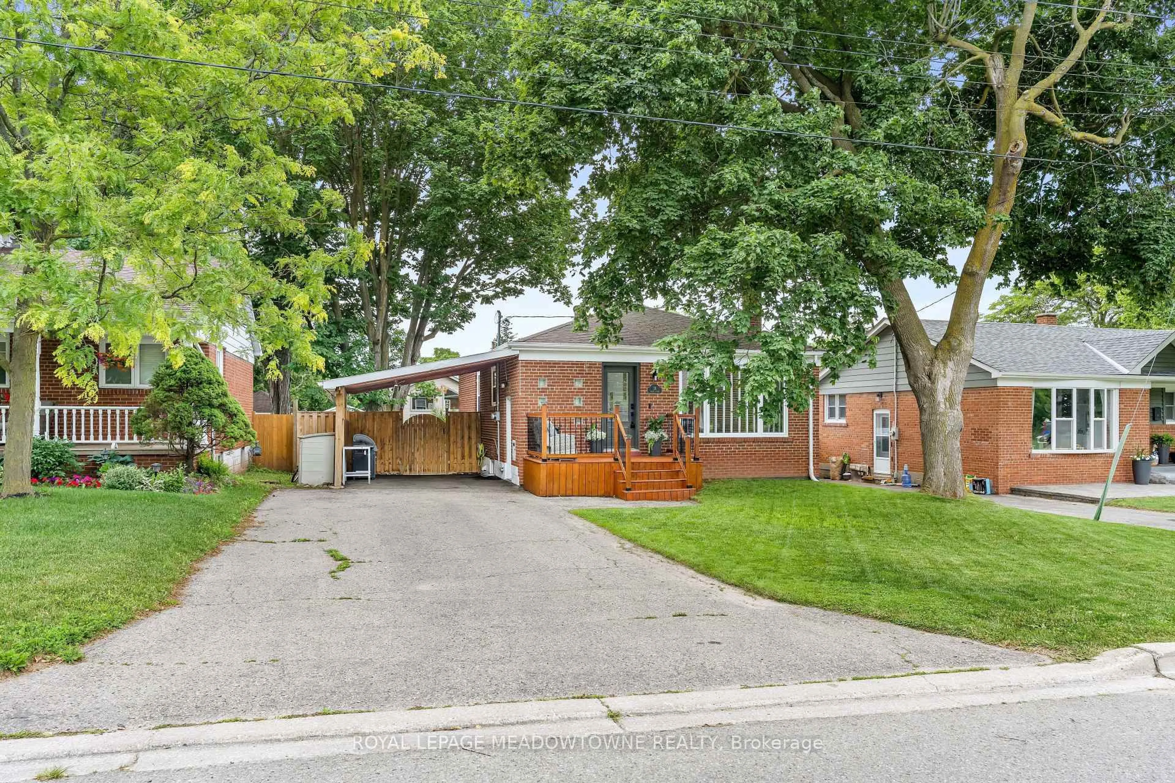 Home with brick exterior material, street for 35 Henry St, Halton Hills Ontario L7G 2K5