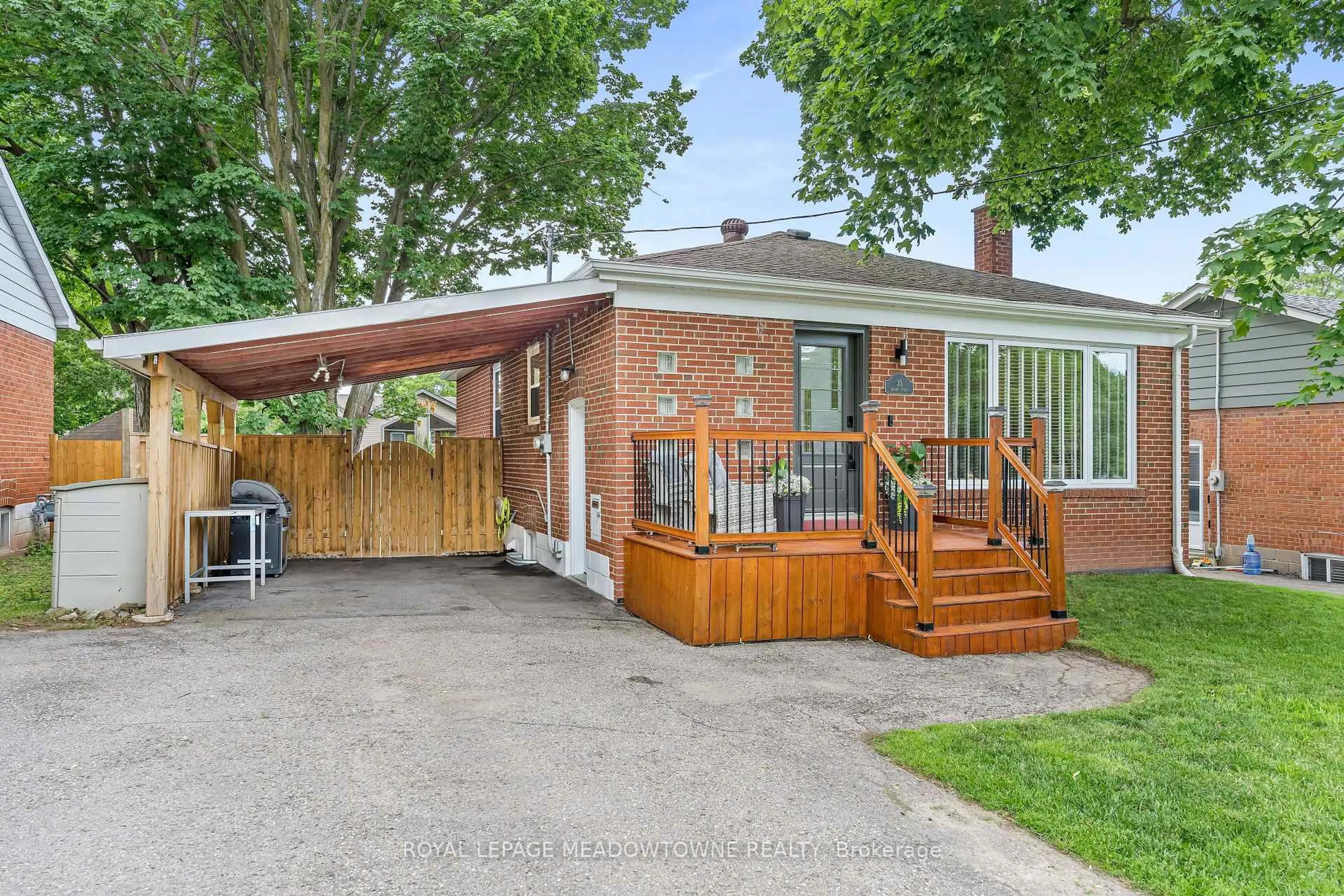 Unknown for 35 Henry St, Halton Hills Ontario L7G 2K5