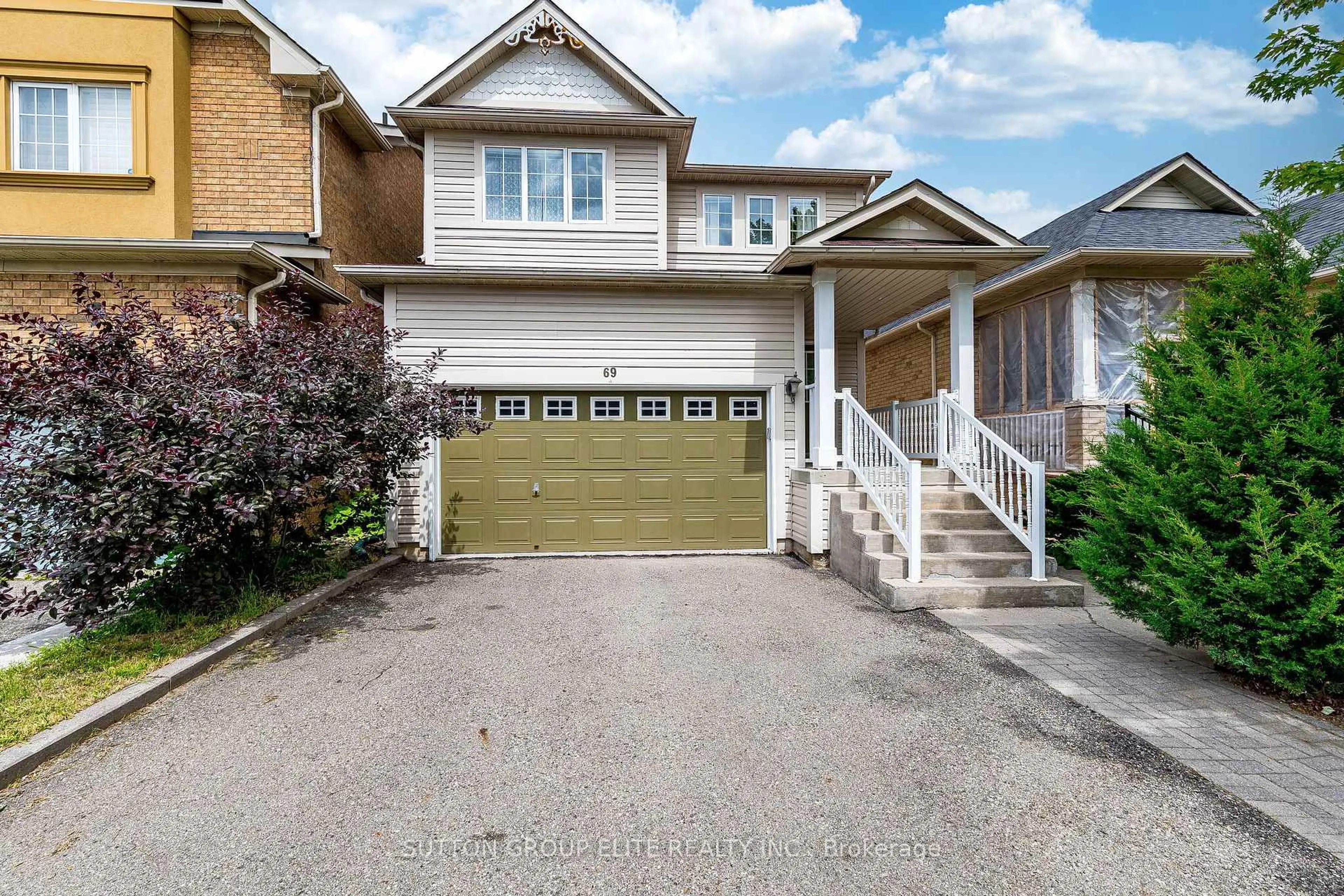 Home with vinyl exterior material, street for 69 Legend Lane, Brampton Ontario L6X 5B6