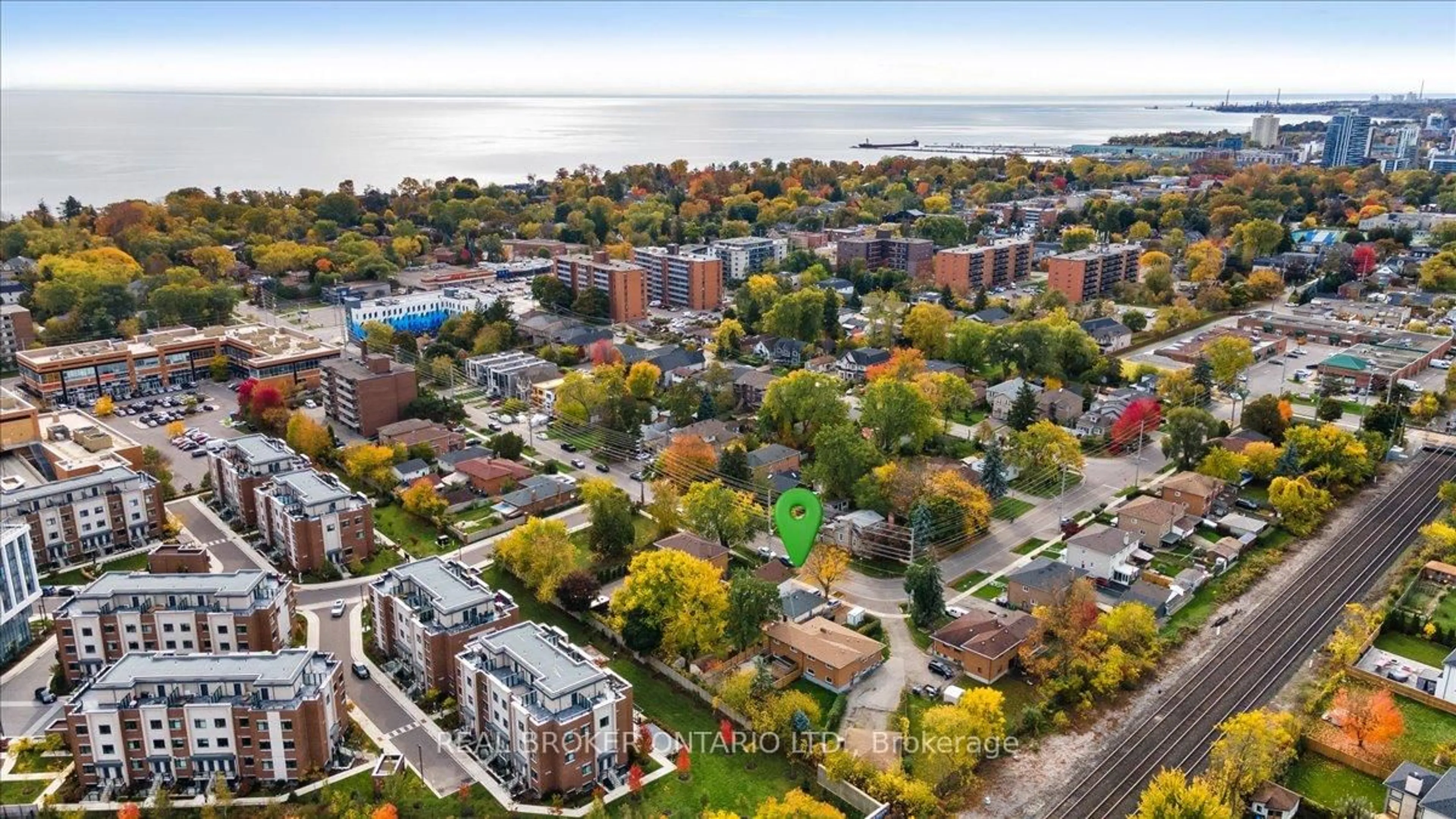 A pic from outside/outdoor area/front of a property/back of a property/a pic from drone, city buildings view from balcony for 1097 Enola Ave, Mississauga Ontario L5G 4B1