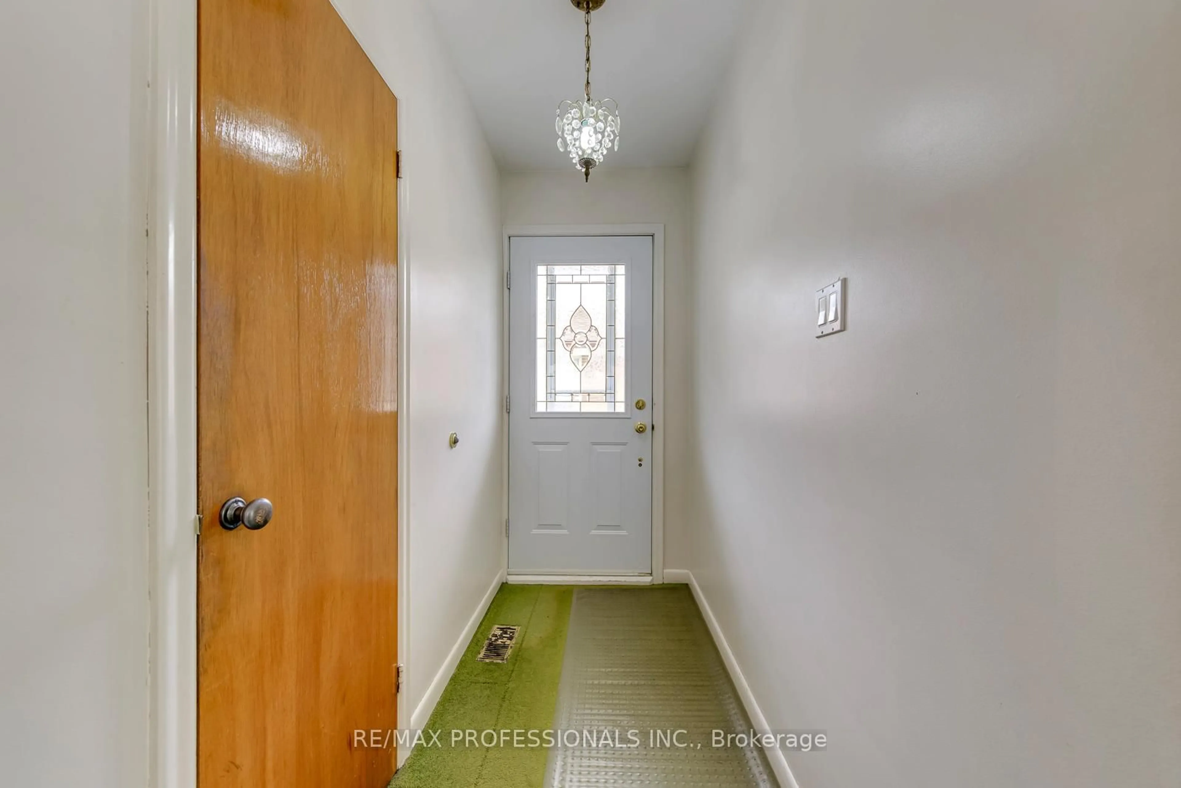 Indoor entryway for 43 Belgate Pl, Toronto Ontario M9C 3Y5