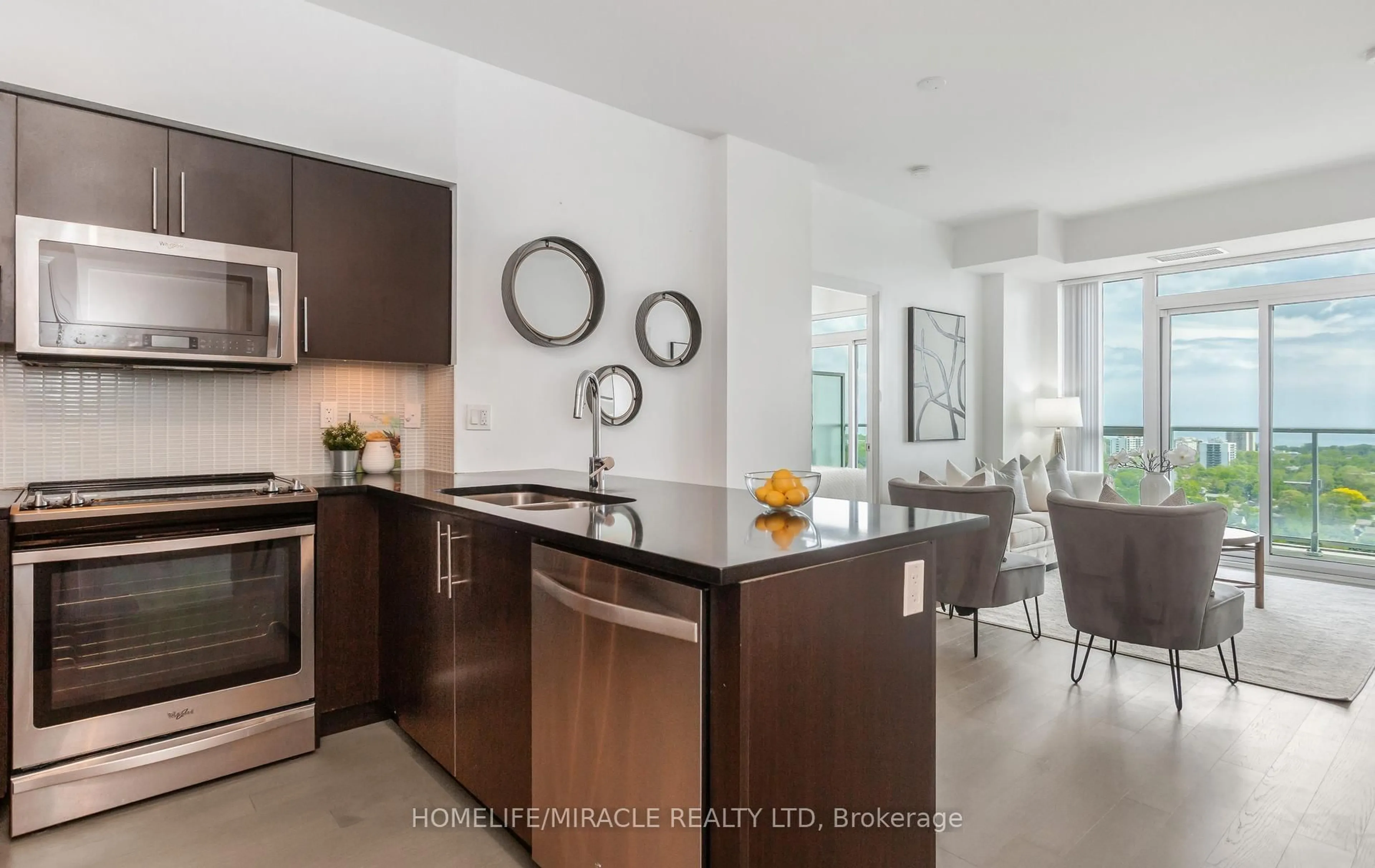 Open concept kitchen, ceramic/tile floor for 55 Speers Rd #1605, Oakville Ontario L6K 0H9