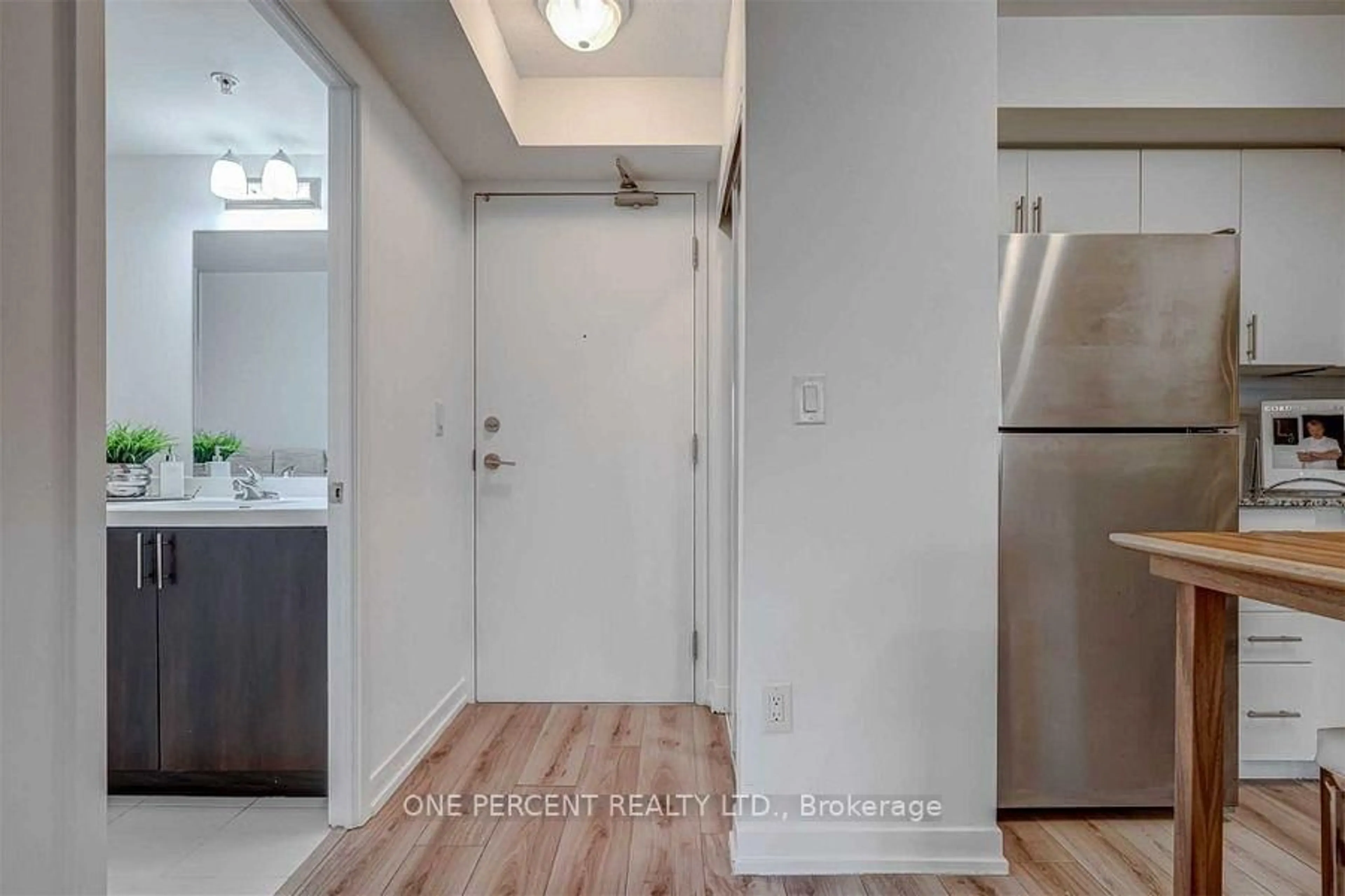 Indoor entryway for 1420 Dupont Rd #406, Toronto Ontario P1B 8Z4