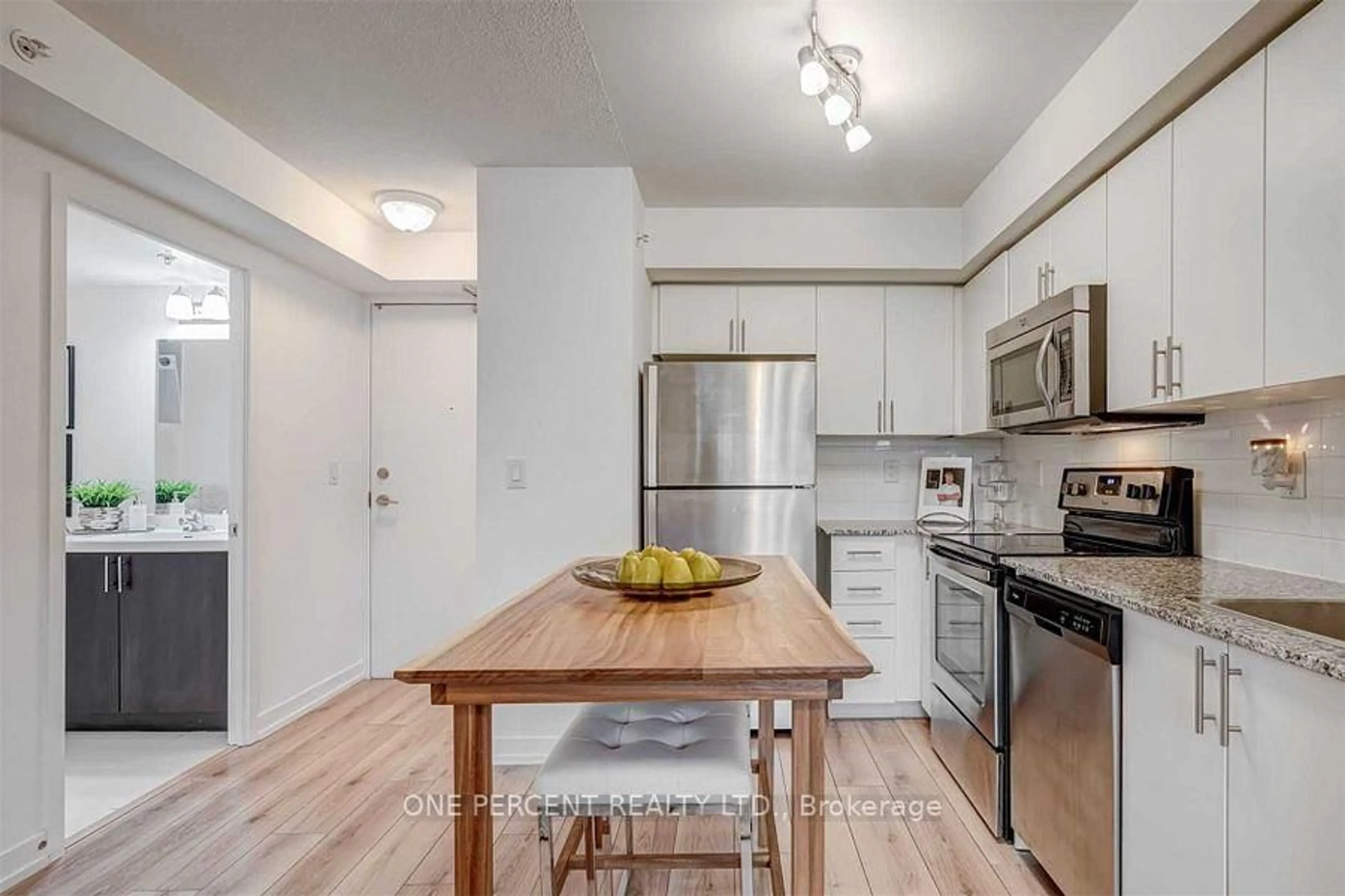 Standard kitchen, wood/laminate floor for 1420 Dupont Rd #406, Toronto Ontario P1B 8Z4