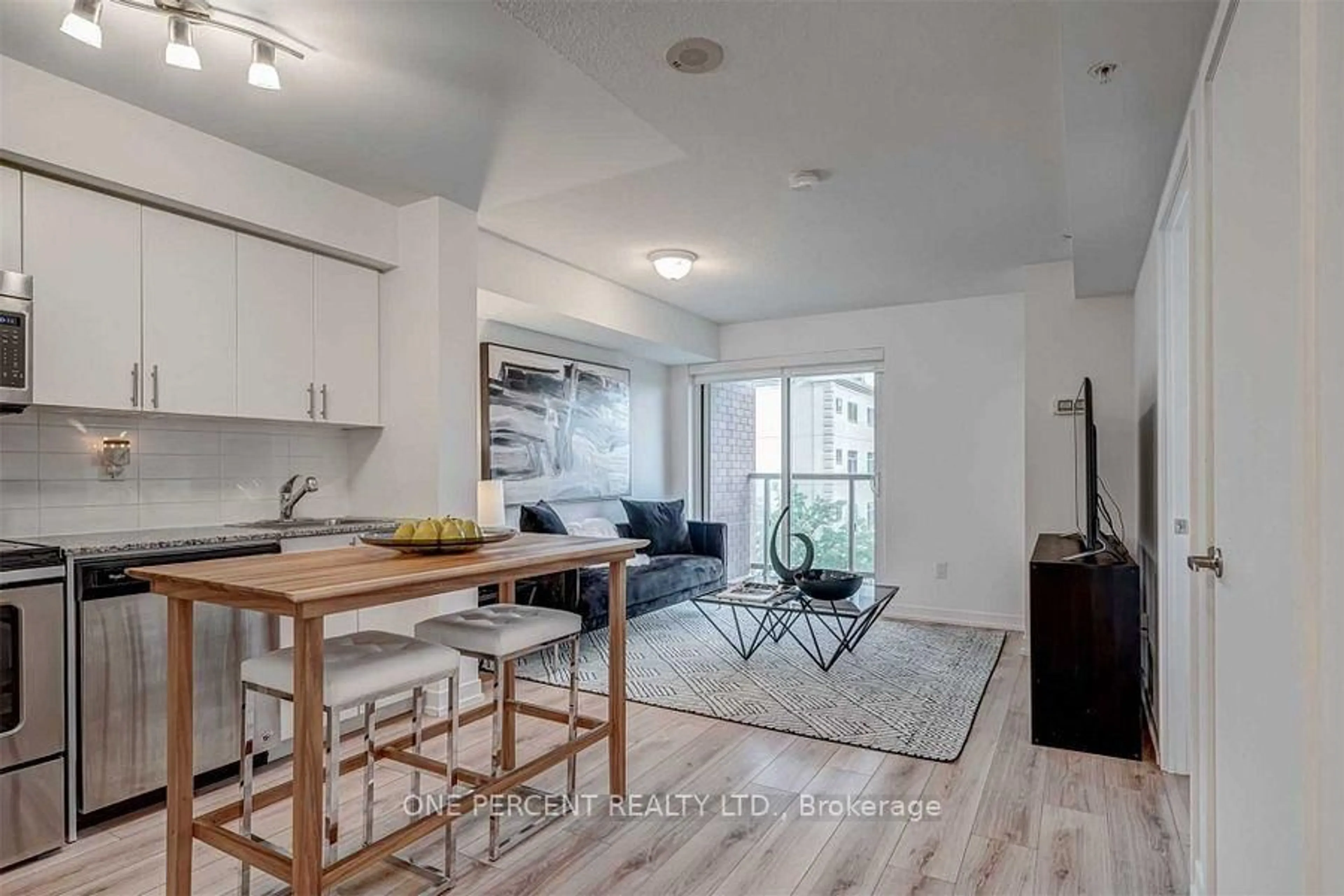 Open concept kitchen, unknown for 1420 Dupont Rd #406, Toronto Ontario P1B 8Z4