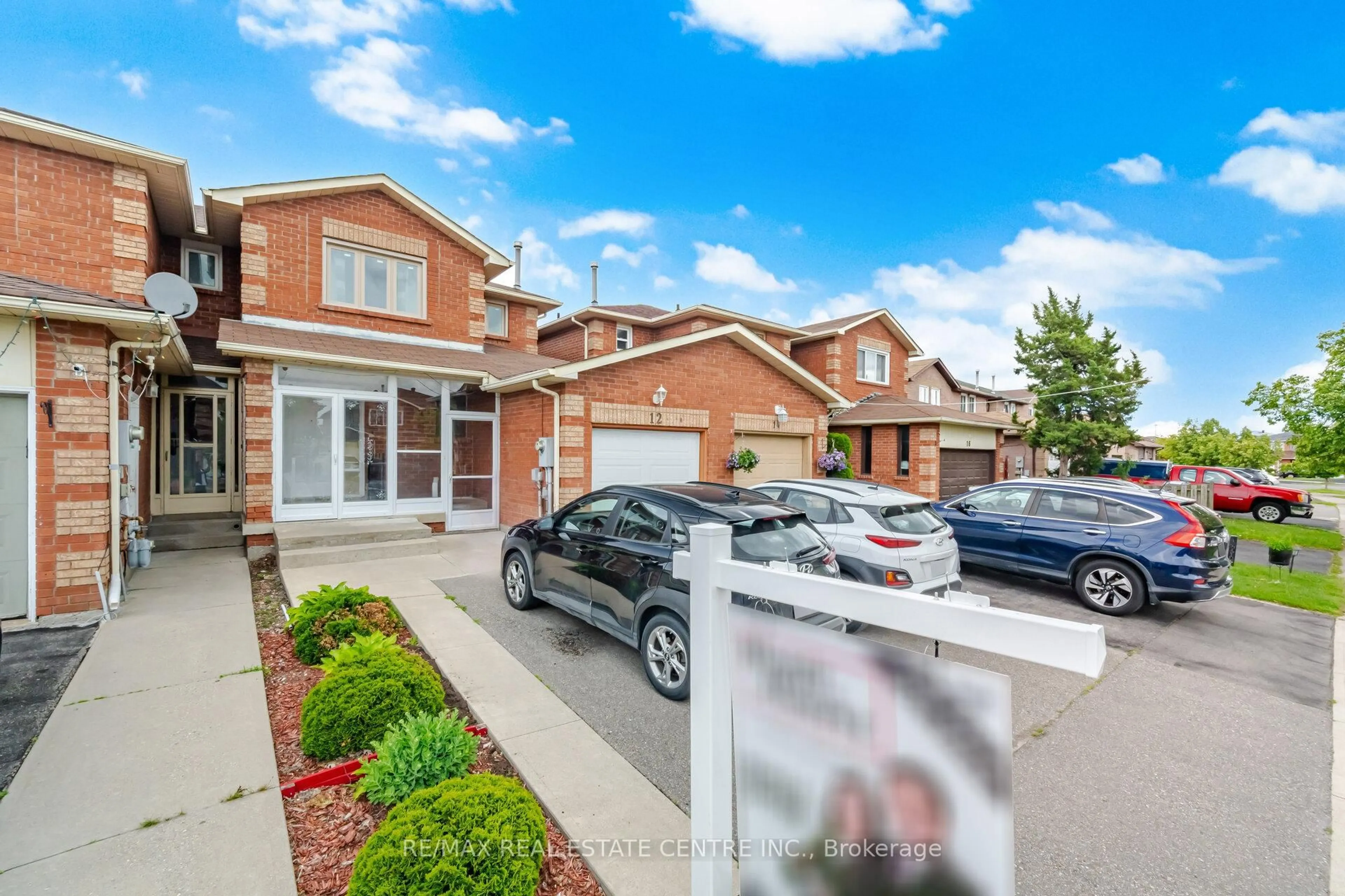 A pic from outside/outdoor area/front of a property/back of a property/a pic from drone, street for 12 Woodsend Ru, Brampton Ontario L6Y 4G8