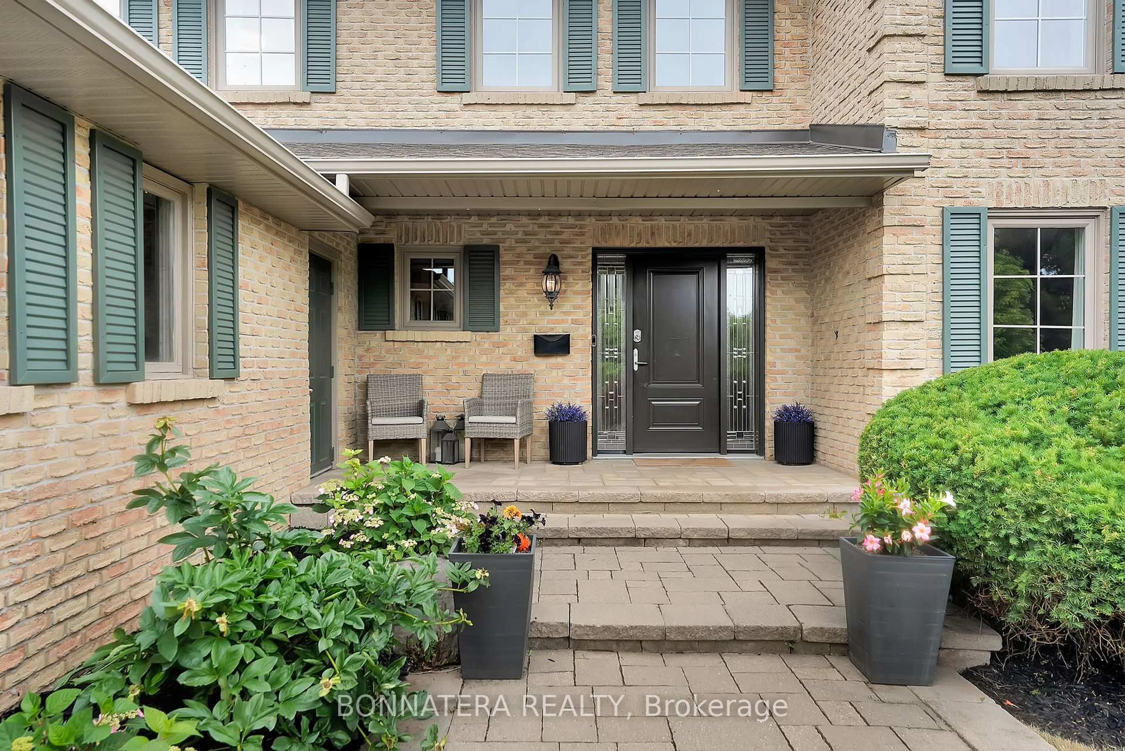 Indoor entryway for 1413 Holly Crt, Oakville Ontario L6H 3J4