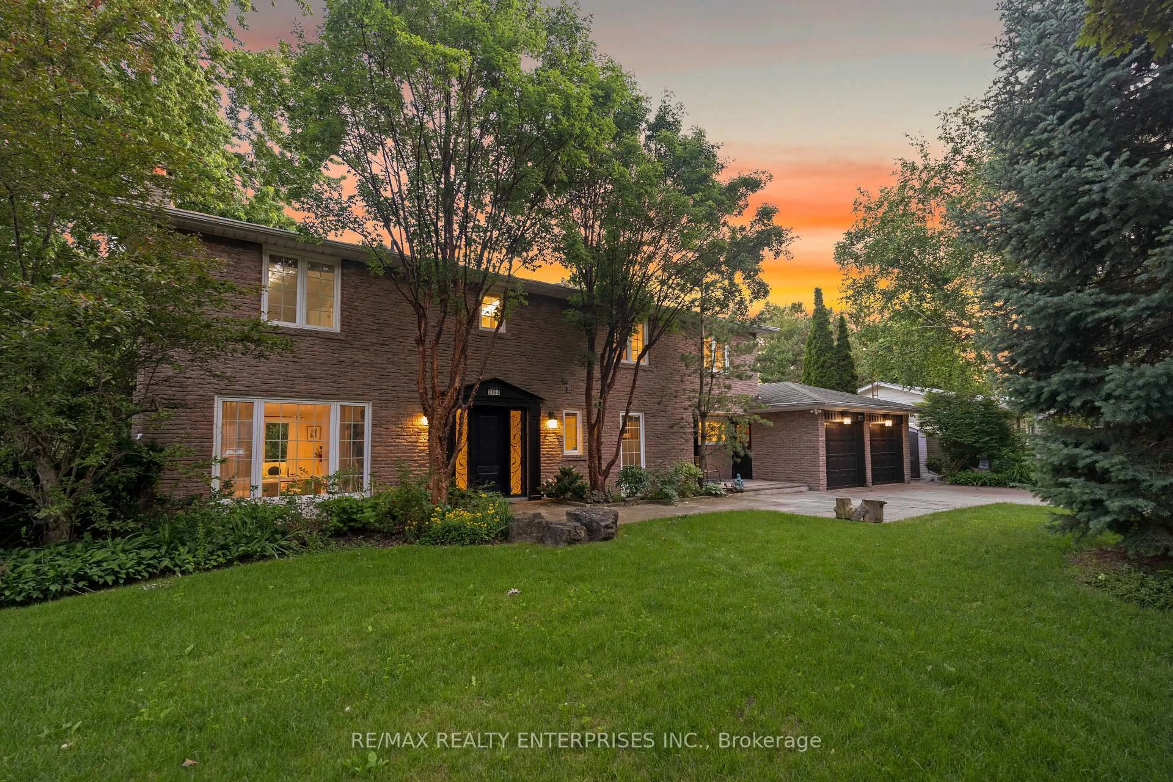 Home with brick exterior material, street for 2084 Obeck Cres, Mississauga Ontario L5H 3L7