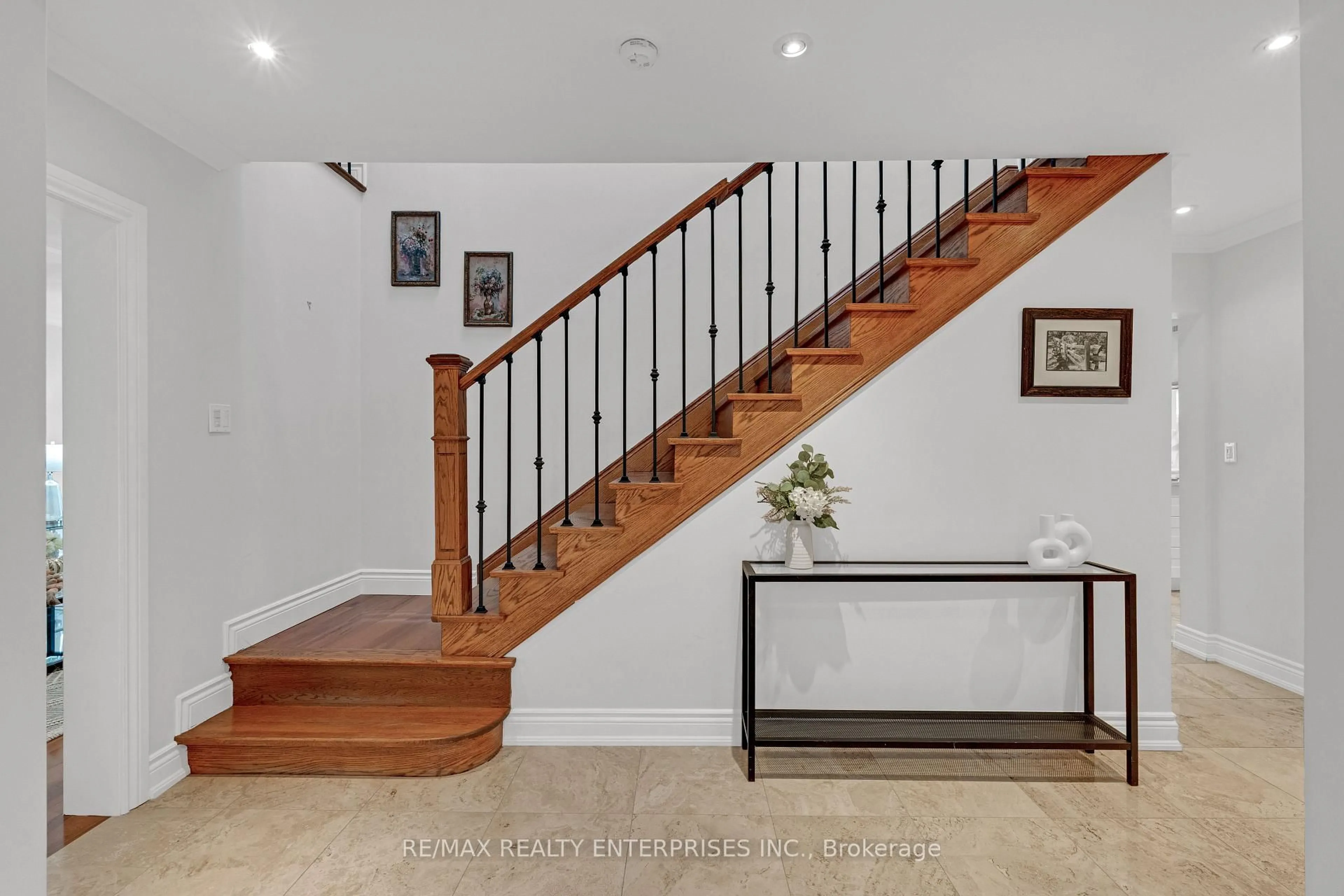 Stairs for 2084 Obeck Cres, Mississauga Ontario L5H 3L7