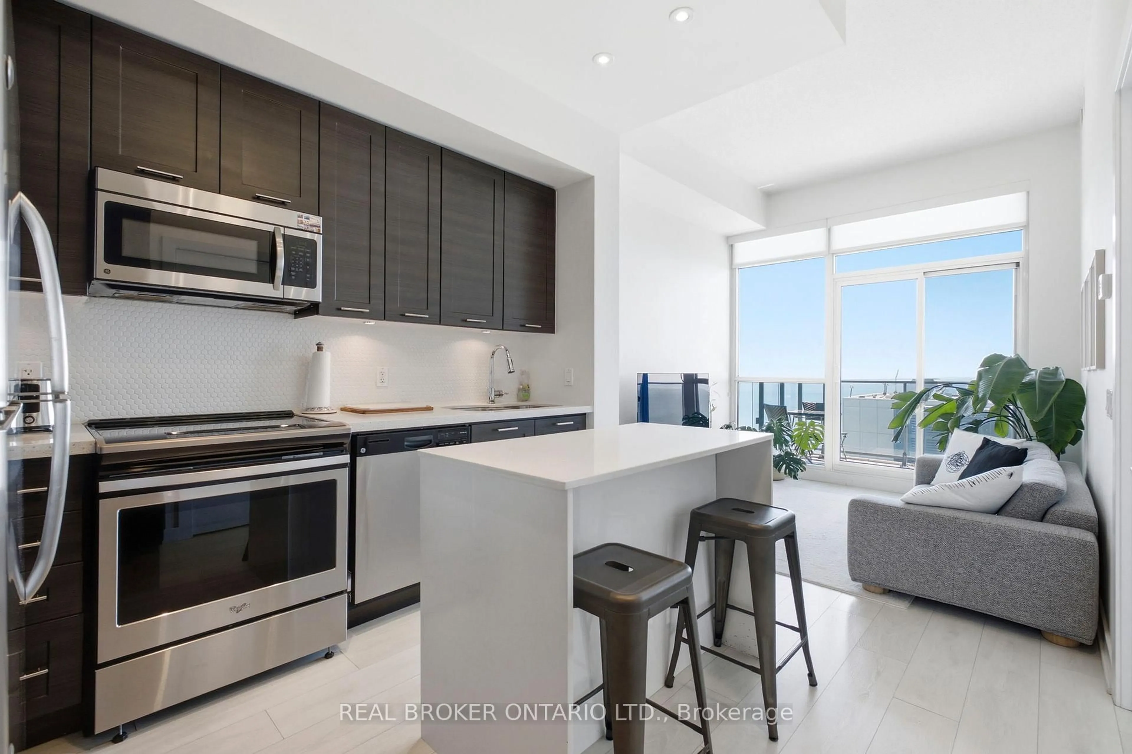 Open concept kitchen, ceramic/tile floor for 2220 Lake Shore Blvd #UPH07, Toronto Ontario M8V 0C1