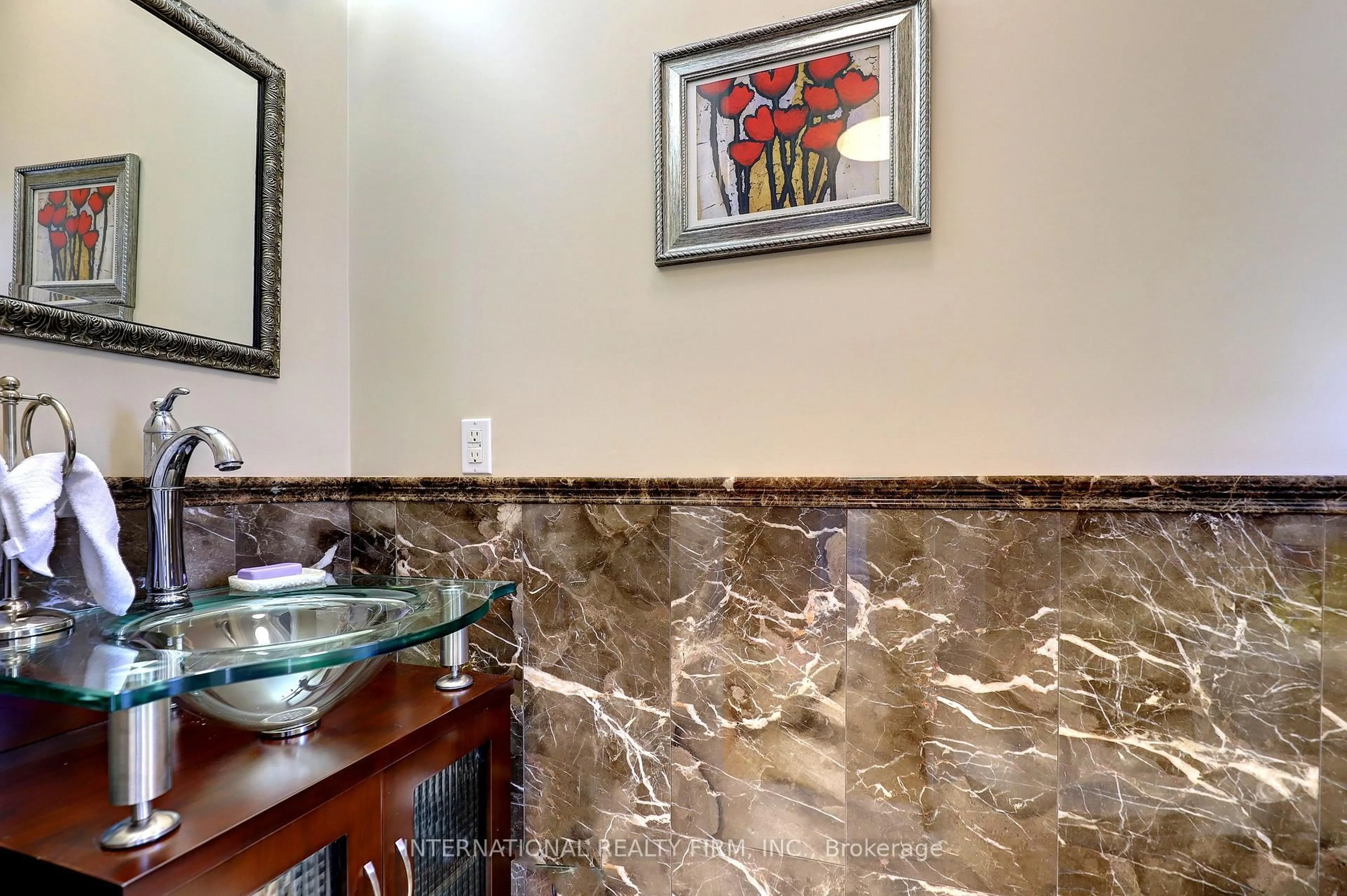 Contemporary bathroom, ceramic/tile floor for 3496 Burningoak Cres, Mississauga Ontario L4Y 3L5