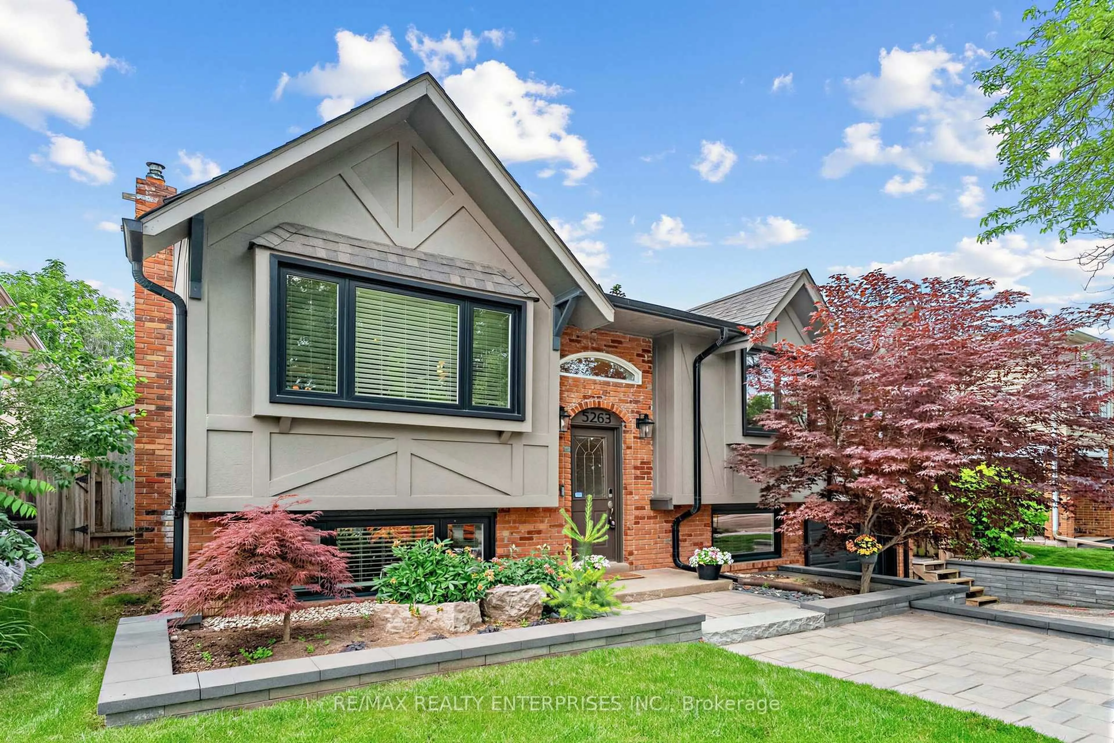 Home with brick exterior material, street for 5263 Bromley Rd, Burlington Ontario L7L 3G1