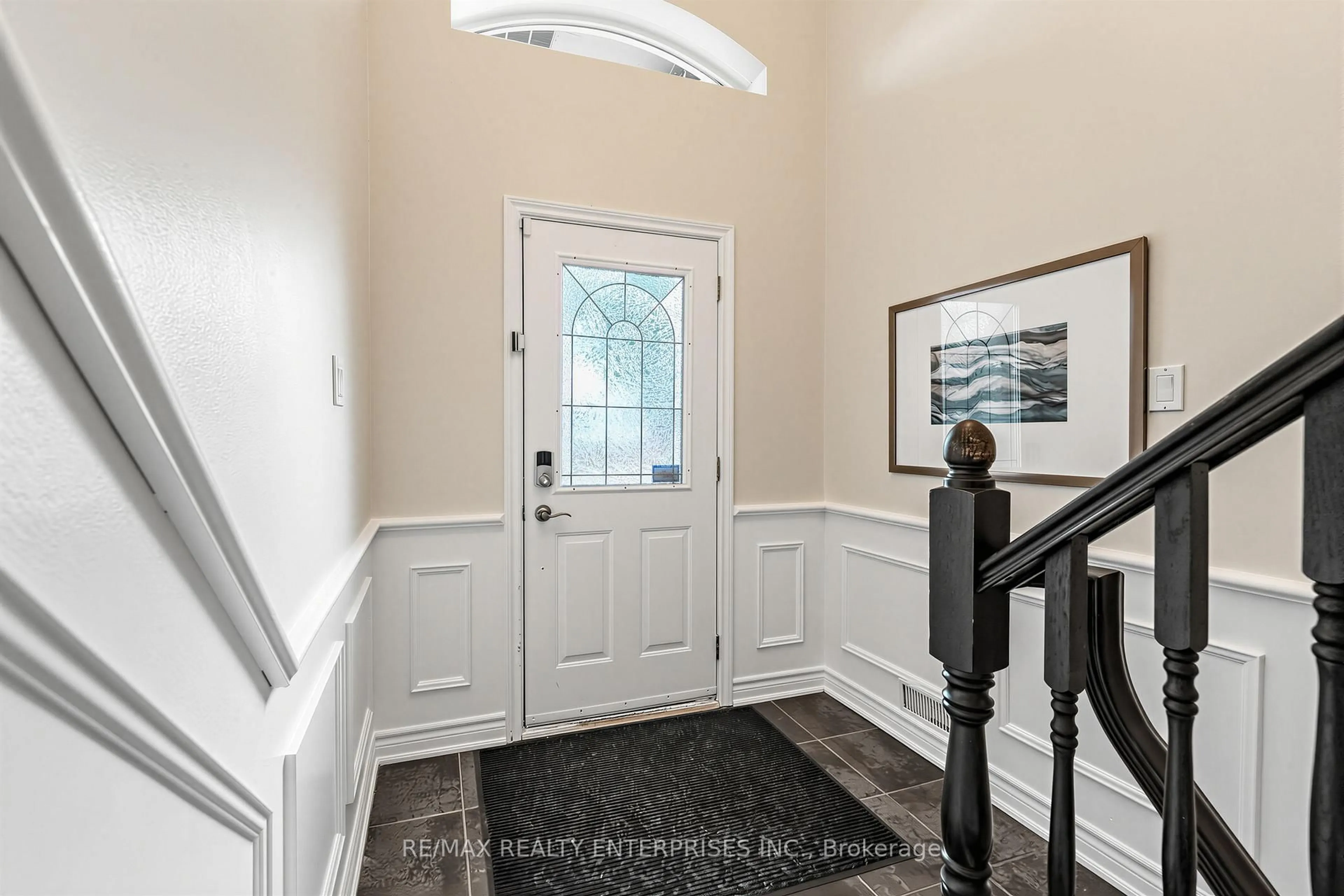 Indoor entryway for 5263 Bromley Rd, Burlington Ontario L7L 3G1
