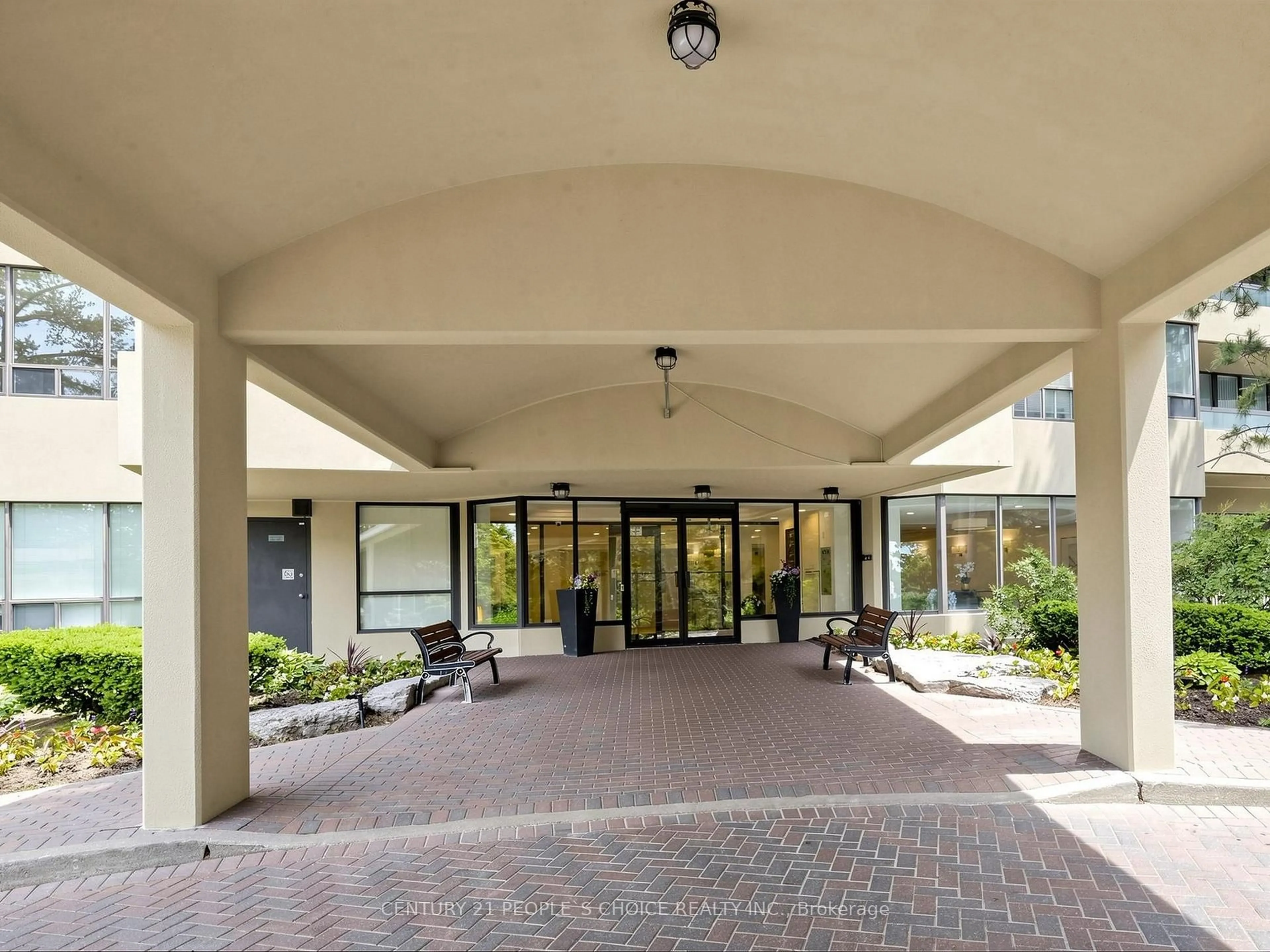 Indoor foyer for 22 Hanover Rd #1201, Brampton Ontario L6S 5K7