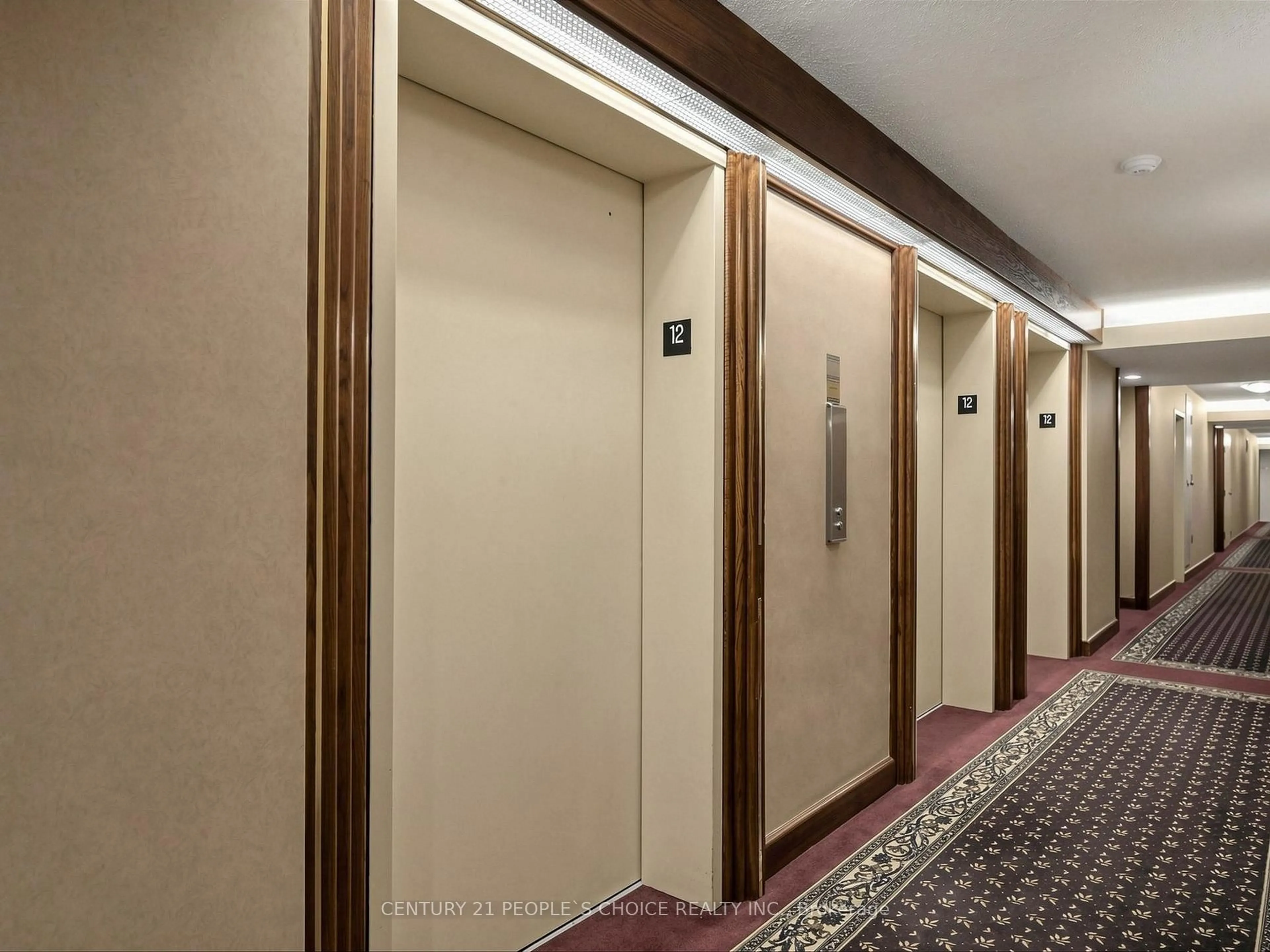 Indoor foyer for 22 Hanover Rd #1201, Brampton Ontario L6S 5K7