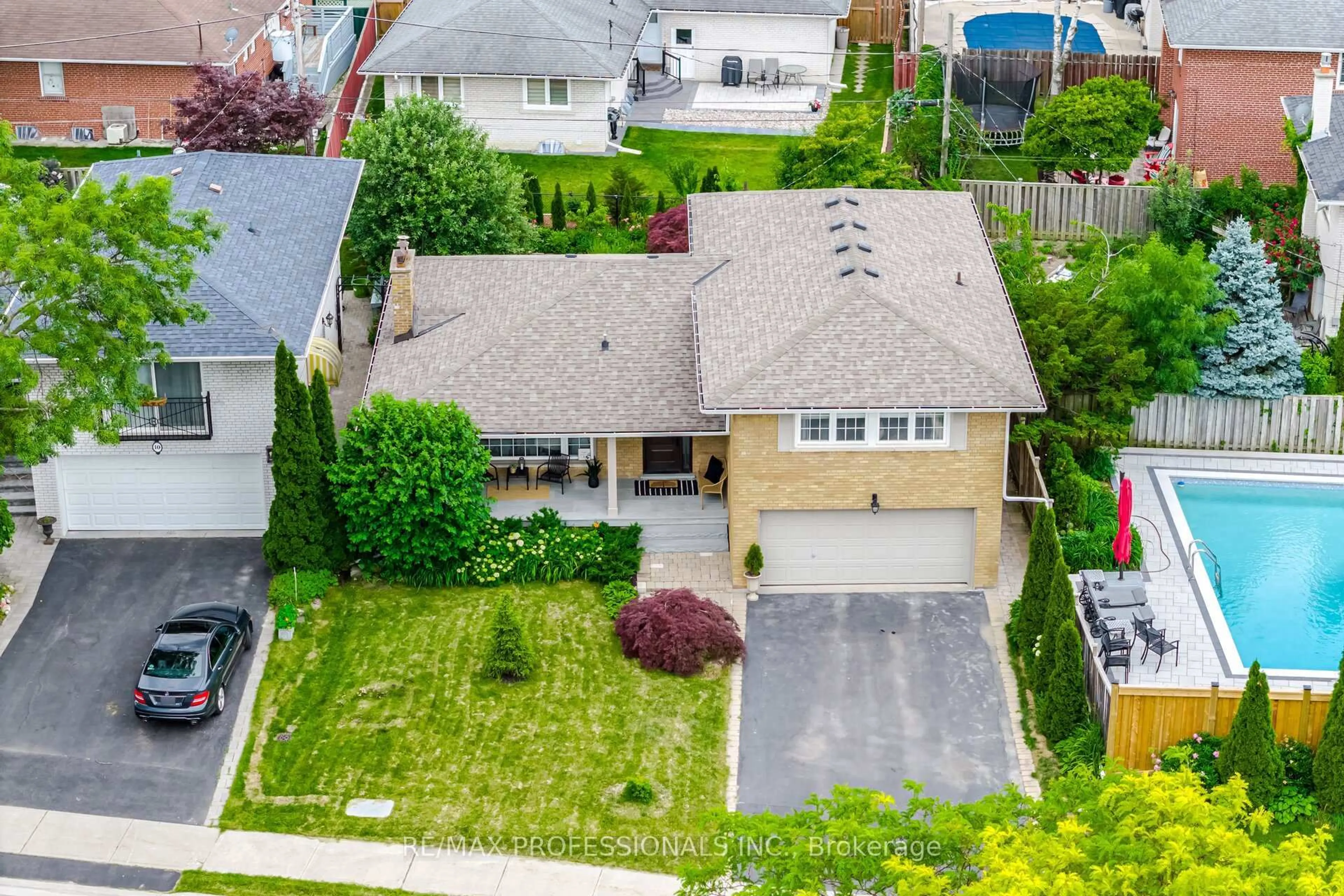 A pic from outside/outdoor area/front of a property/back of a property/a pic from drone, street for 12 Thicket Rd, Toronto Ontario M9C 2T3