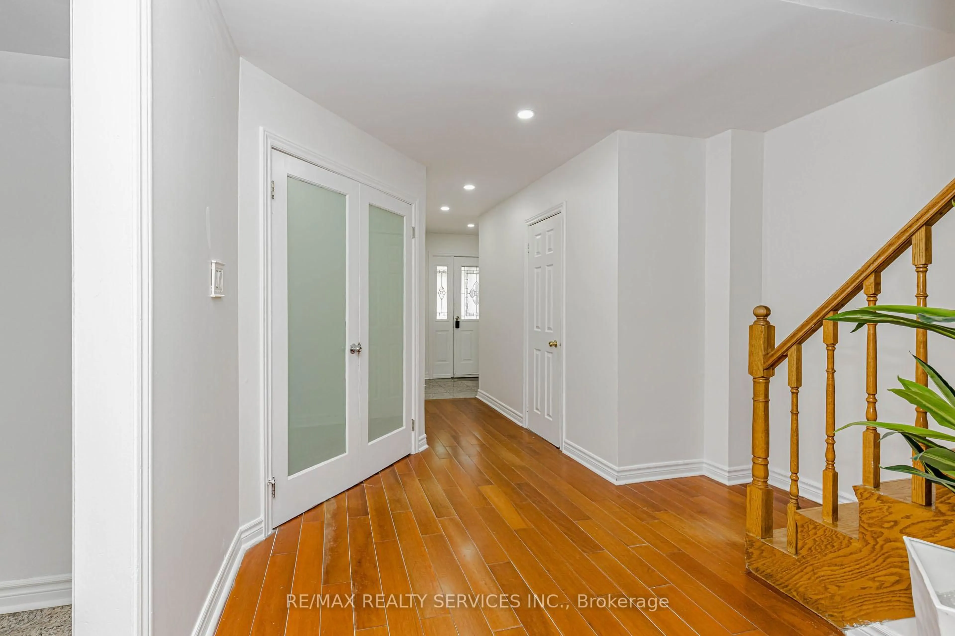 Indoor entryway for 67 Morton Way, Brampton Ontario L6Y 2P4