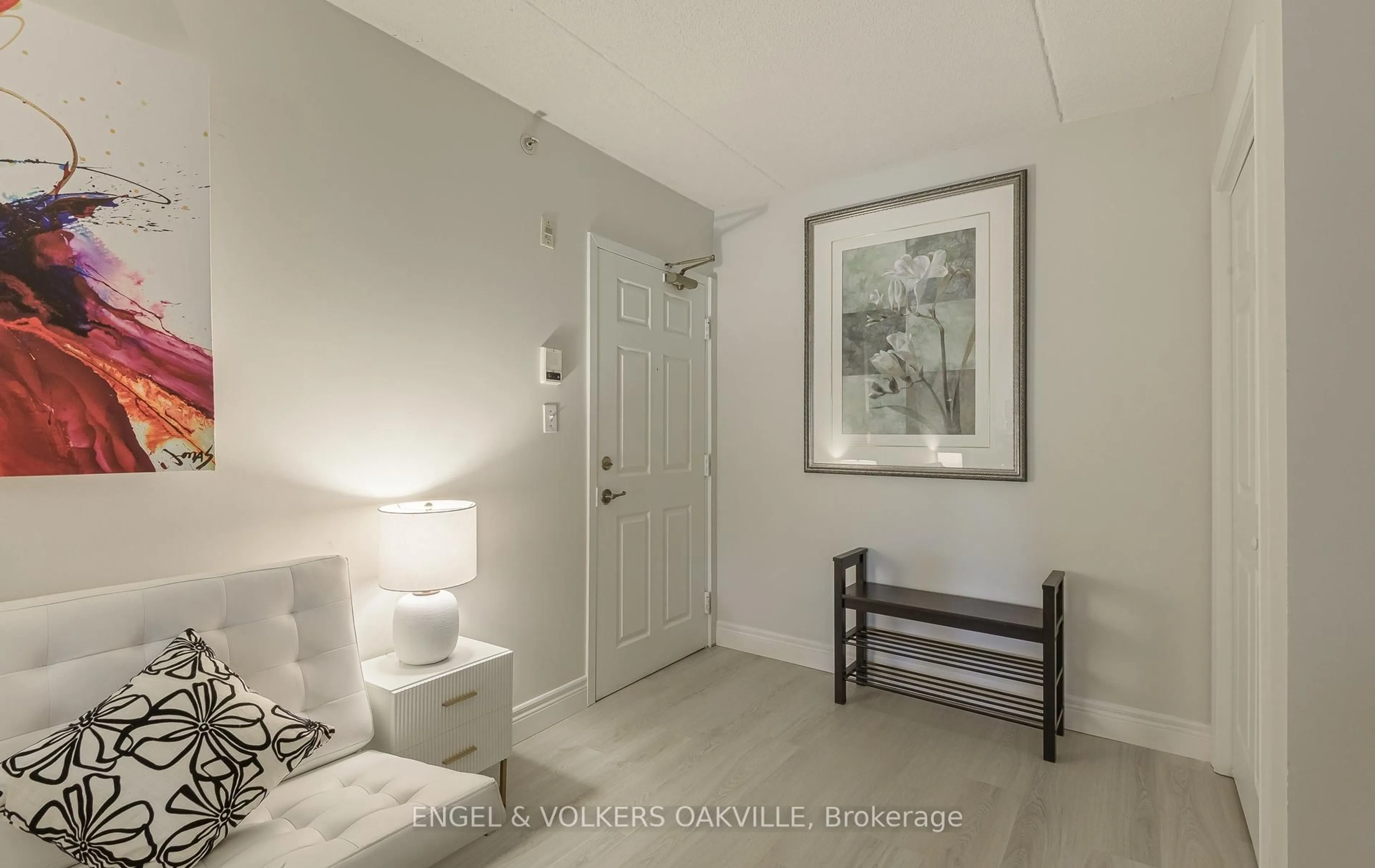 Indoor entryway for 1830 Walker's Line #107, Burlington Ontario L7M 4V5