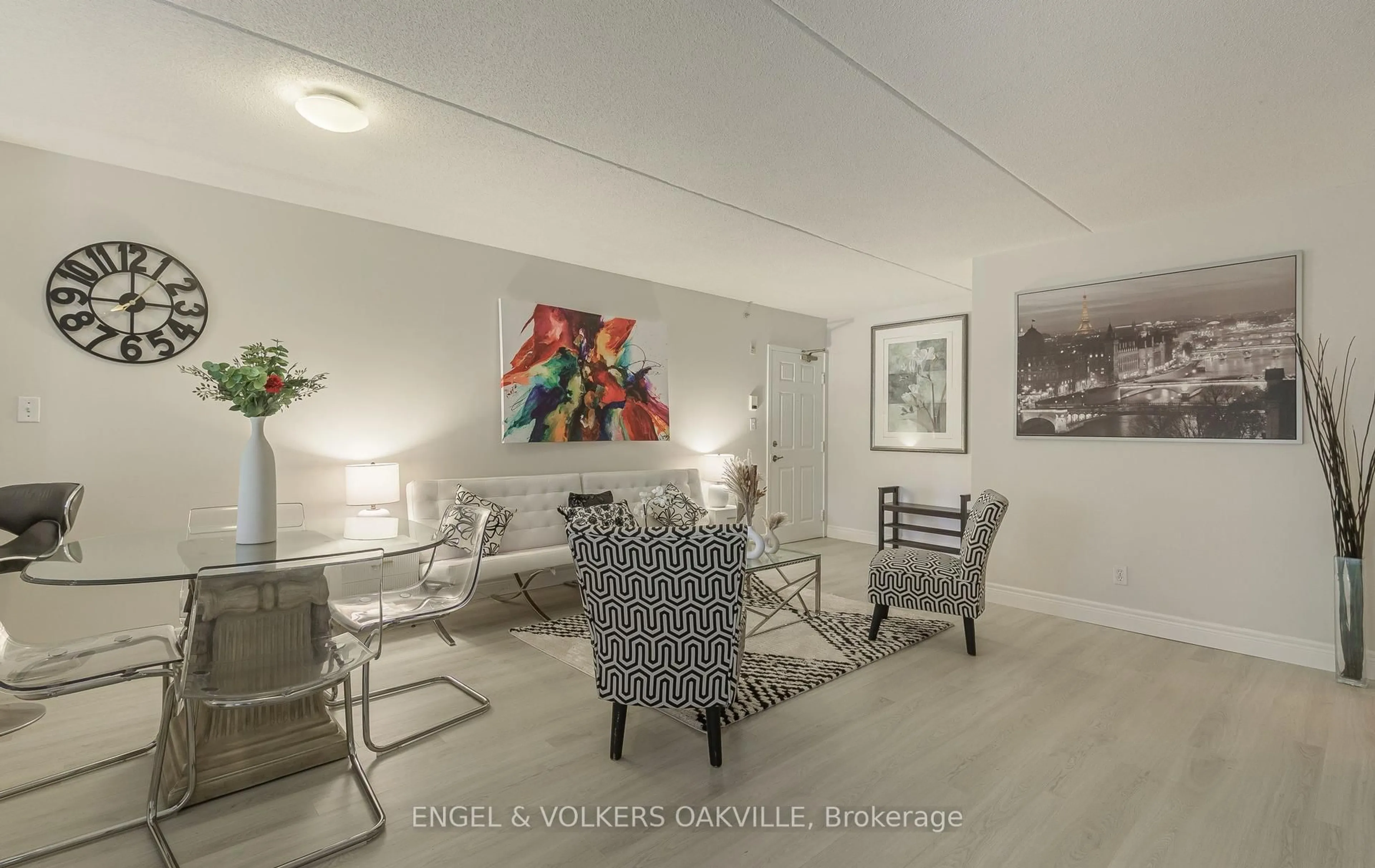Living room with furniture, unknown for 1830 Walker's Line #107, Burlington Ontario L7M 4V5
