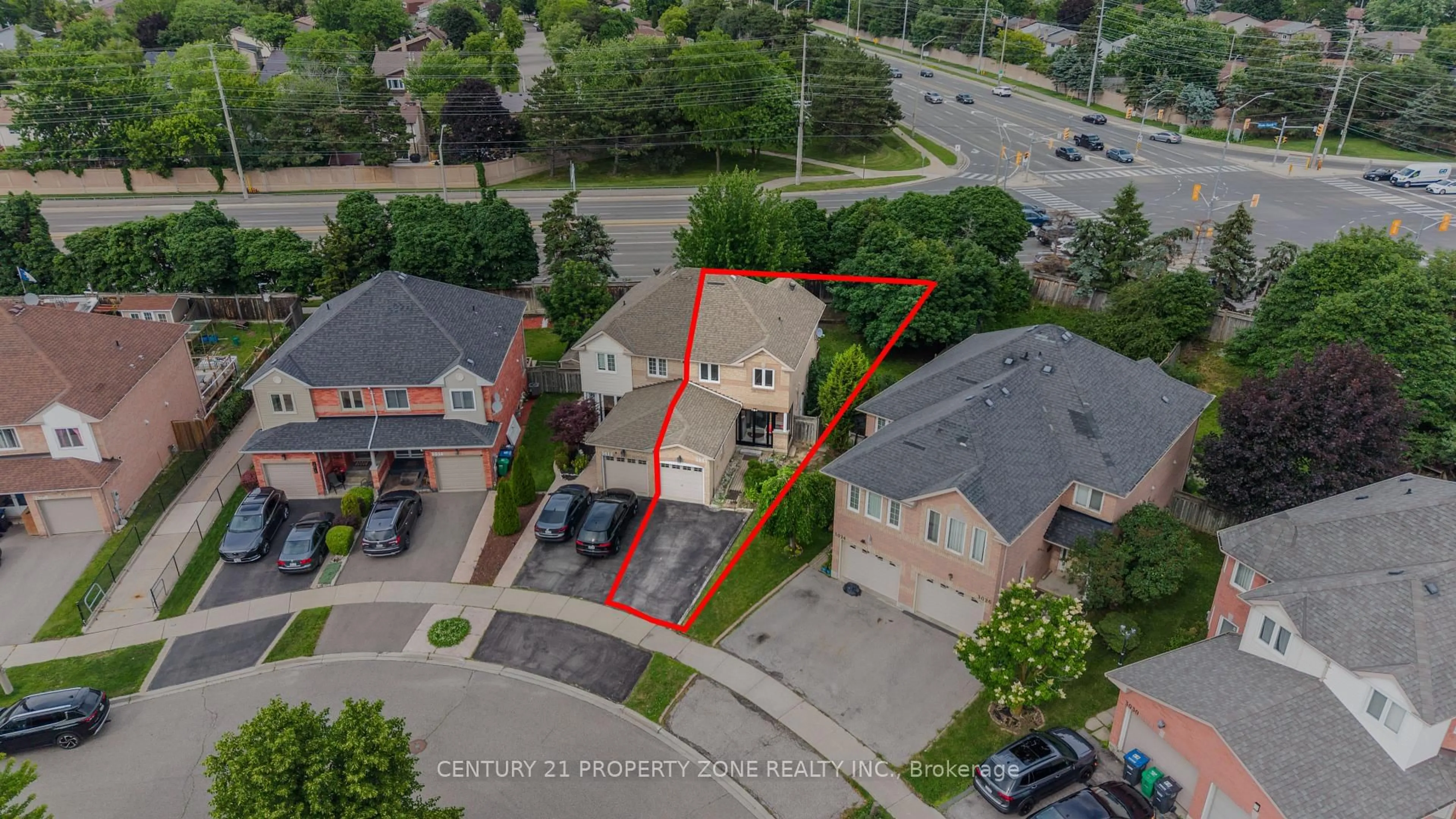 A pic from outside/outdoor area/front of a property/back of a property/a pic from drone, street for 3020 Pendleton Rd, Mississauga Ontario L5N 7C5