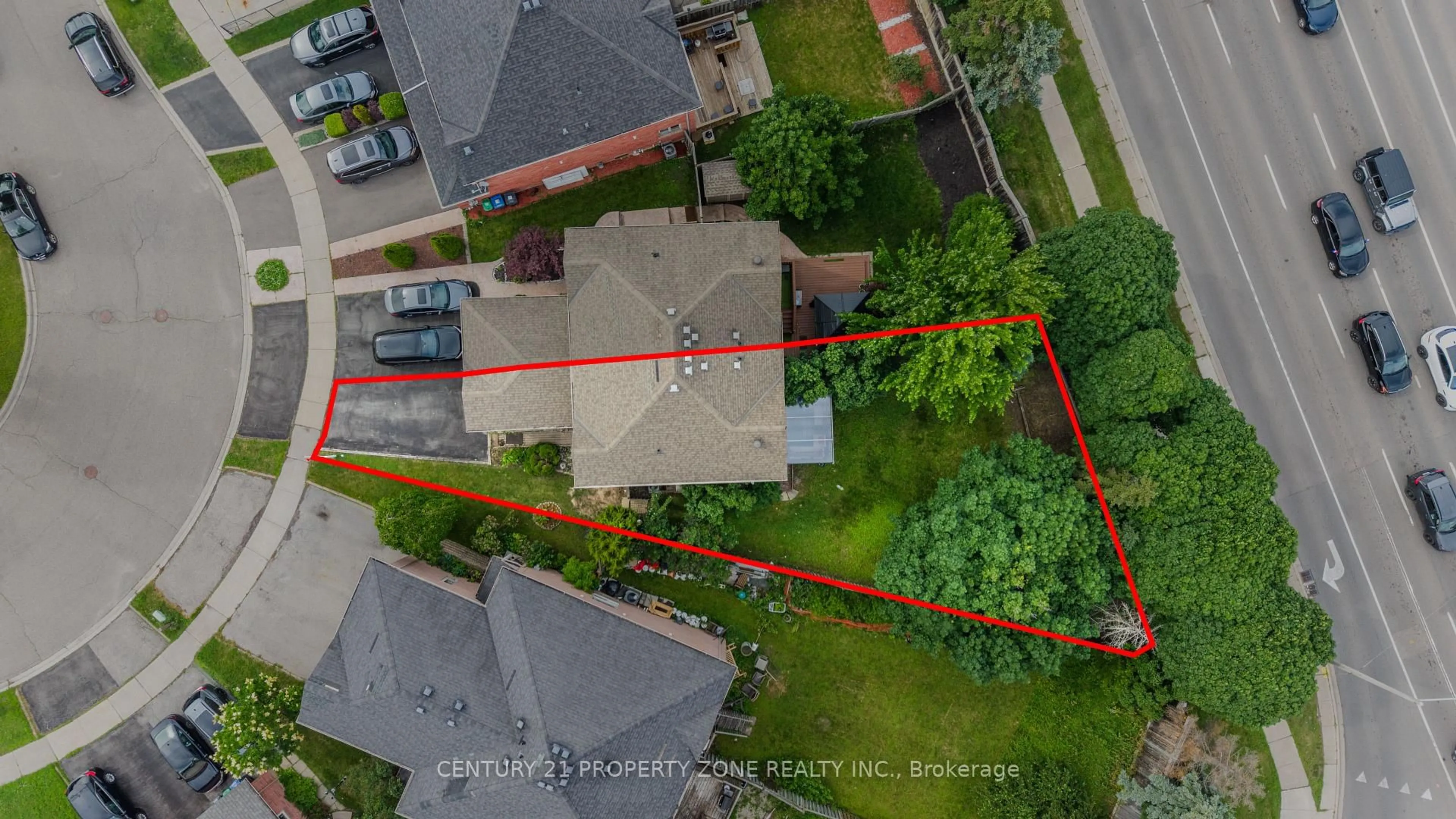 A pic from outside/outdoor area/front of a property/back of a property/a pic from drone, street for 3020 Pendleton Rd, Mississauga Ontario L5N 7C5