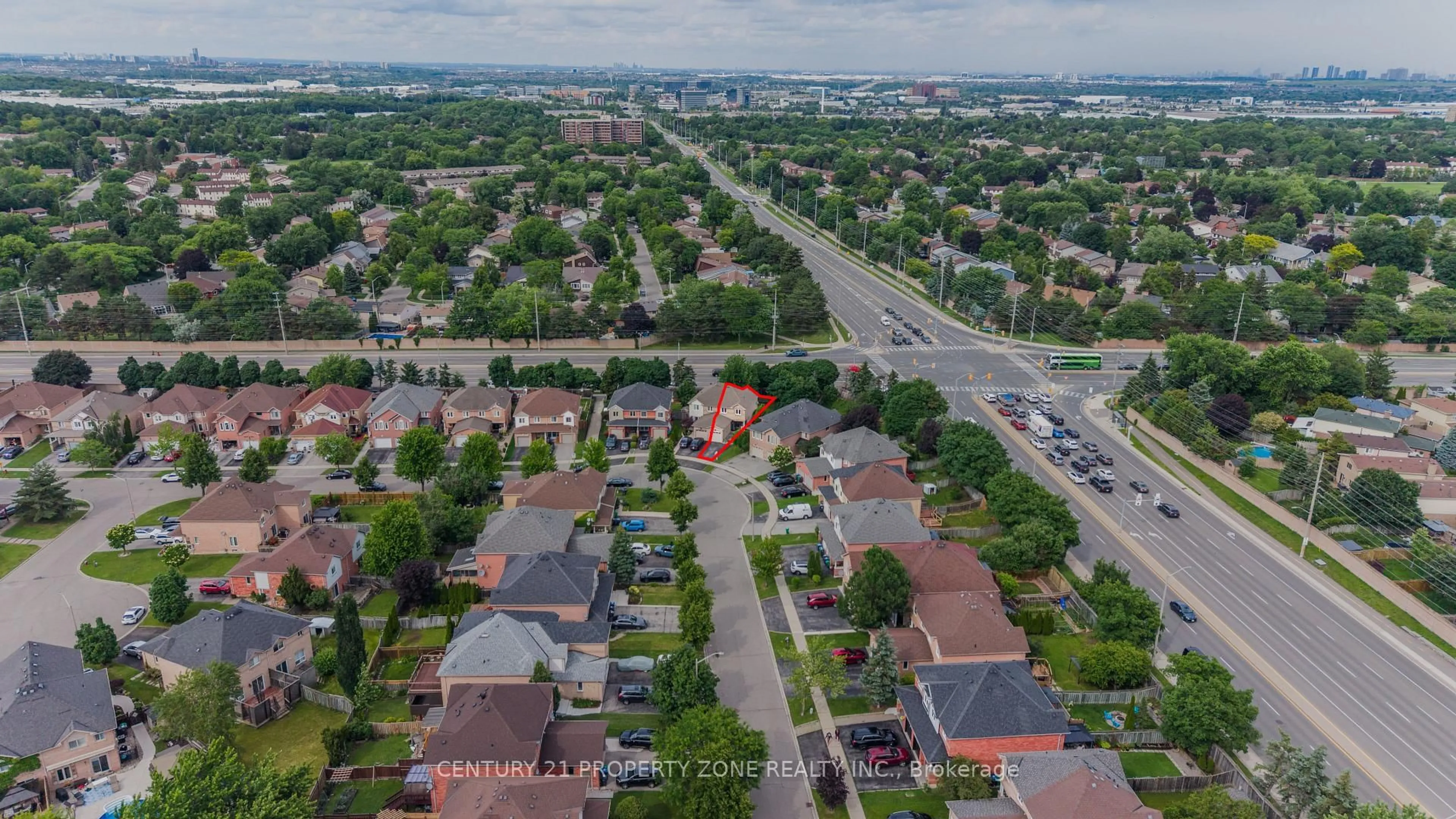 A pic from outside/outdoor area/front of a property/back of a property/a pic from drone, street for 3020 Pendleton Rd, Mississauga Ontario L5N 7C5