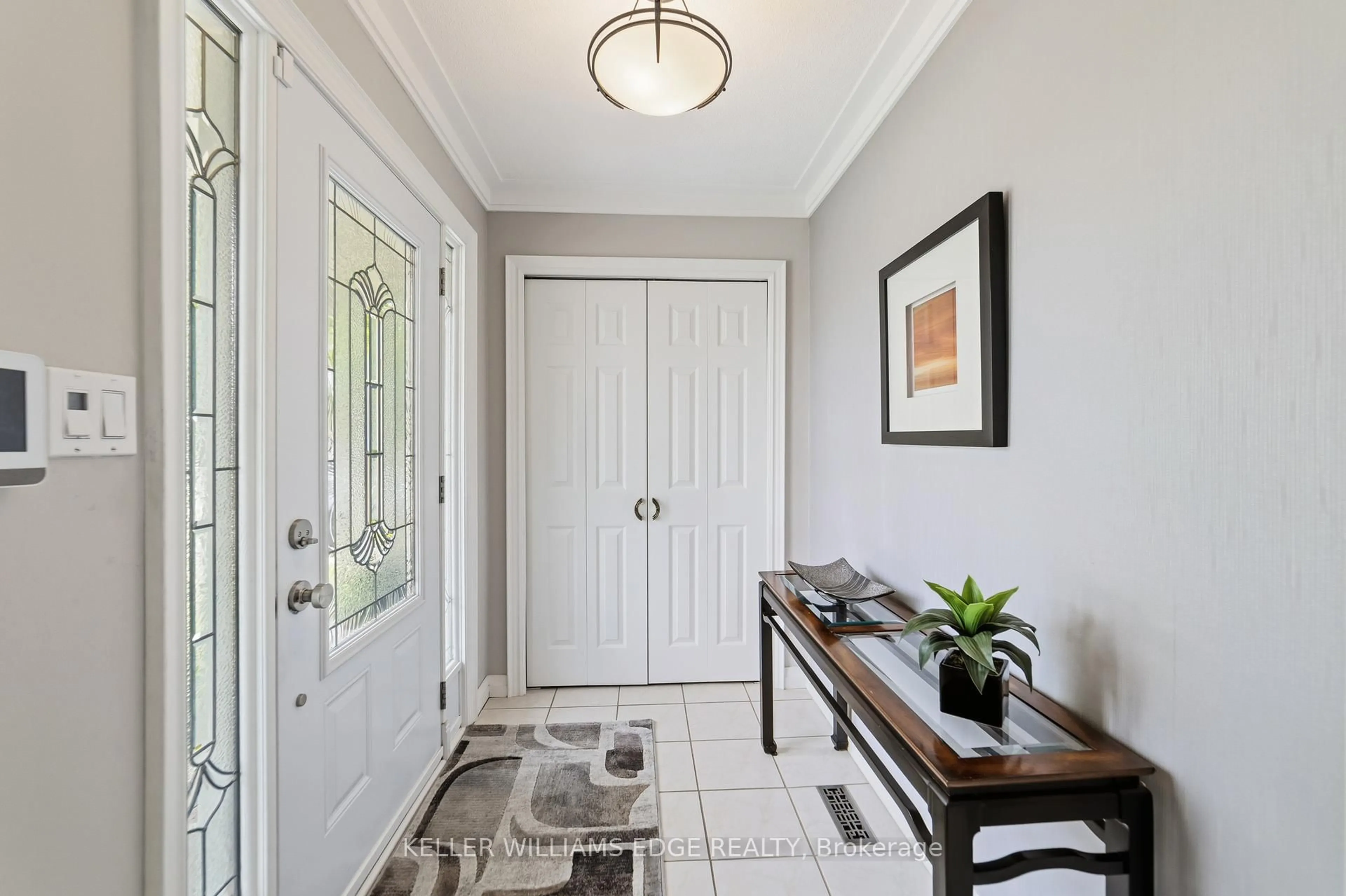 Indoor entryway for 680 Lomond Cres, Burlington Ontario L7L 2P1