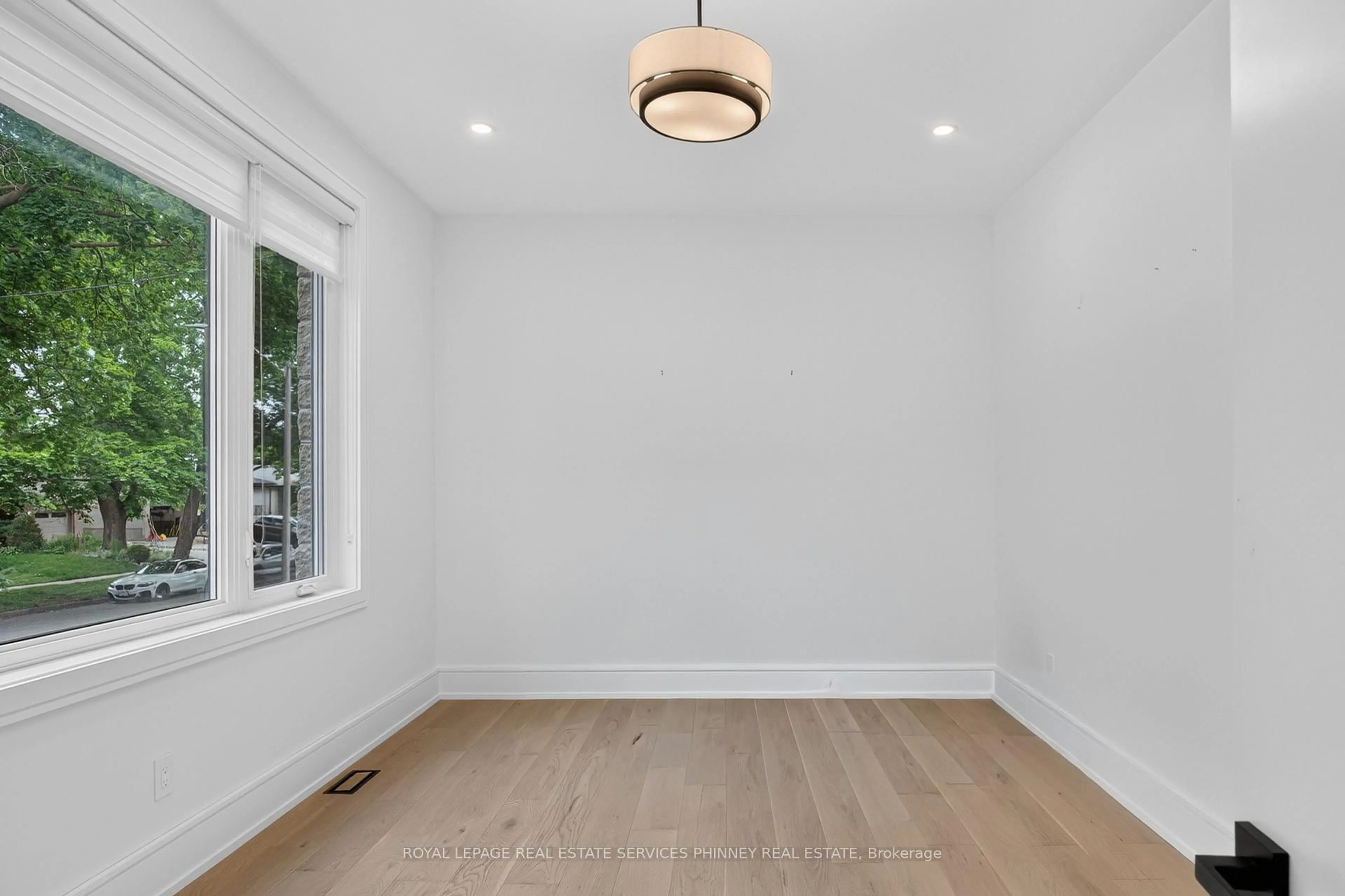 A pic of a room for 1438 Garnet Ave, Mississauga Ontario L5G 4C6