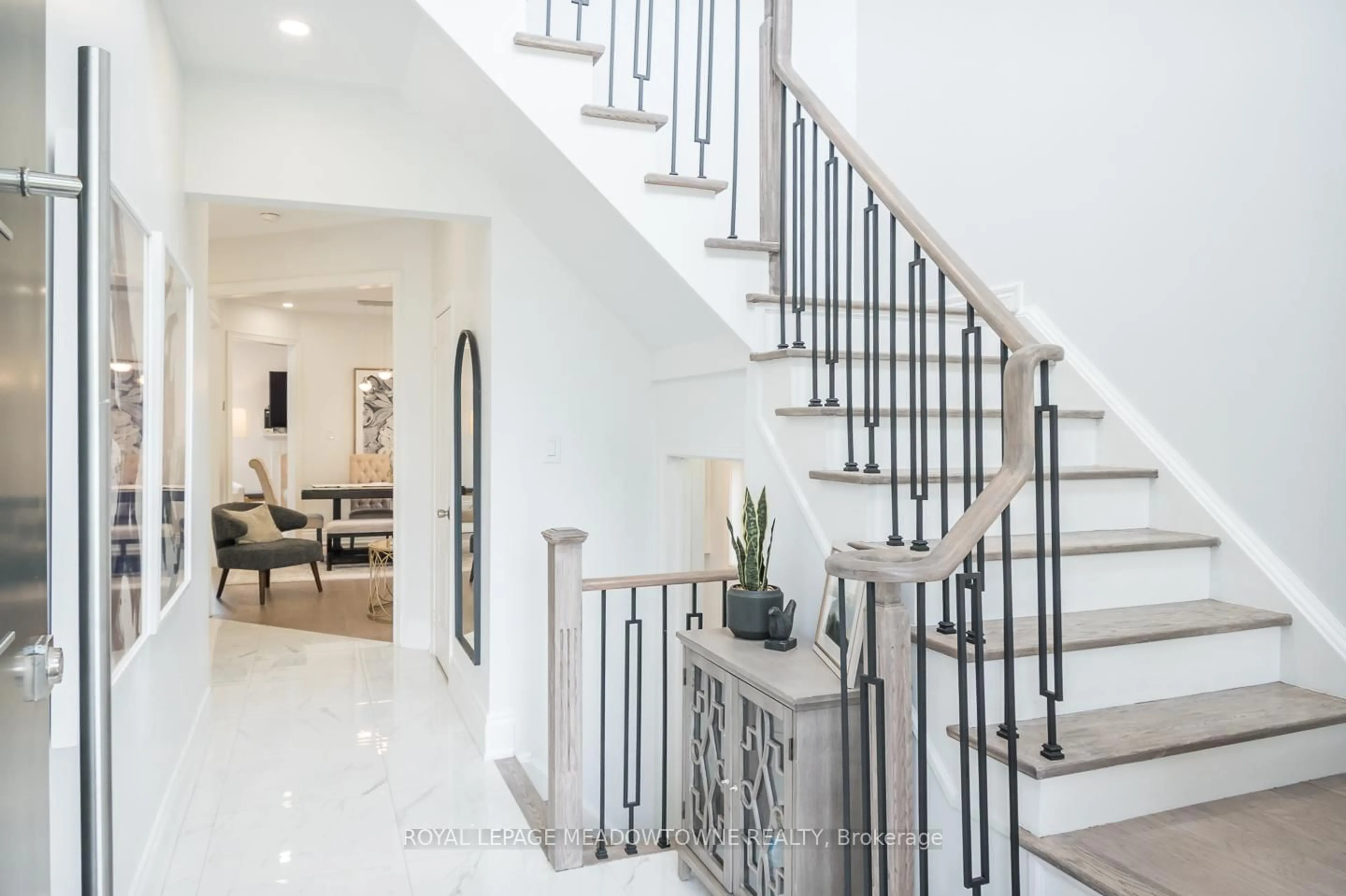 Stairs for 1297 Roper Dr, Milton Ontario L9T 6E5